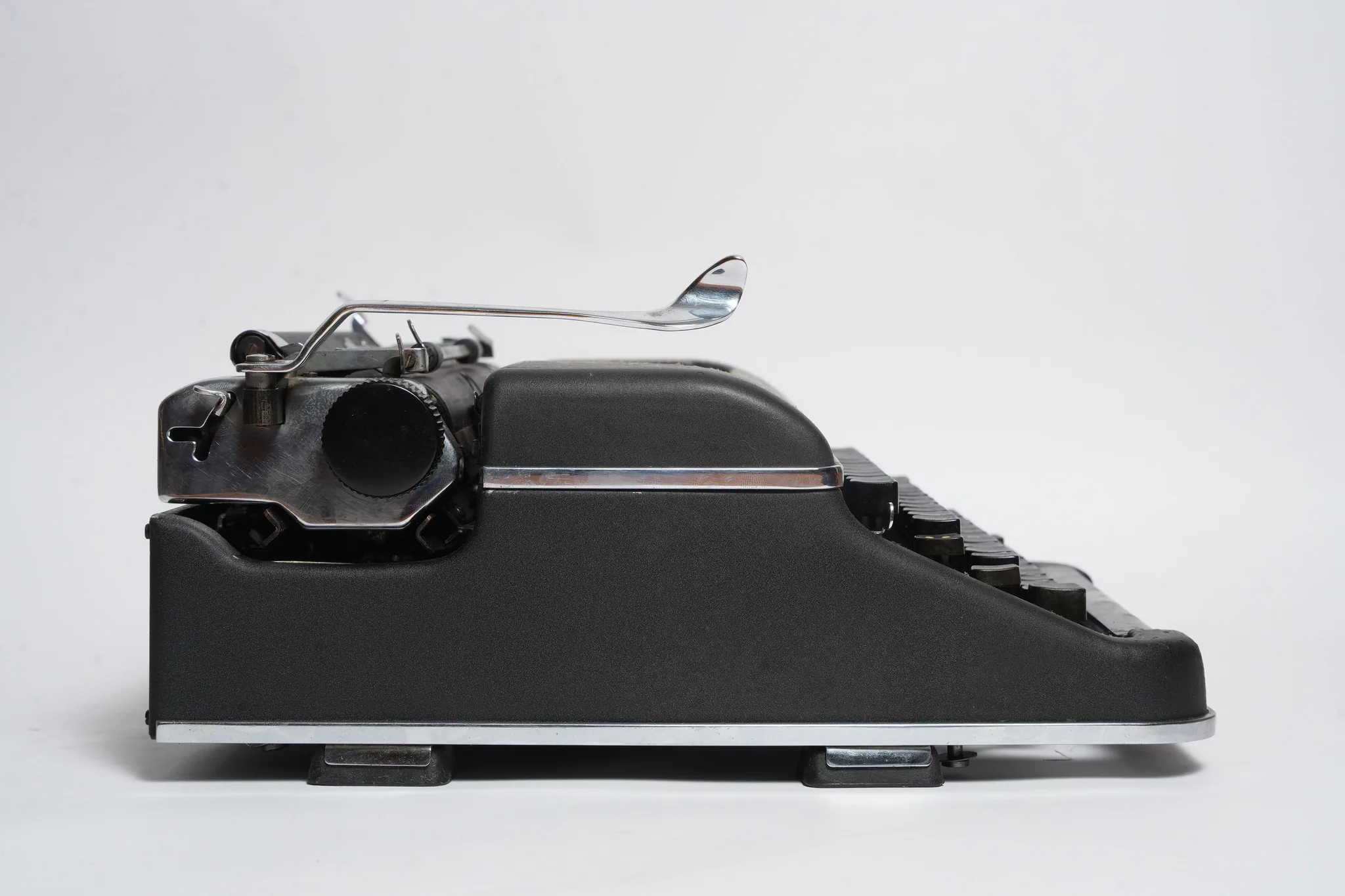 Olympia SF Ultra-Portable Typewriter — photograph 1