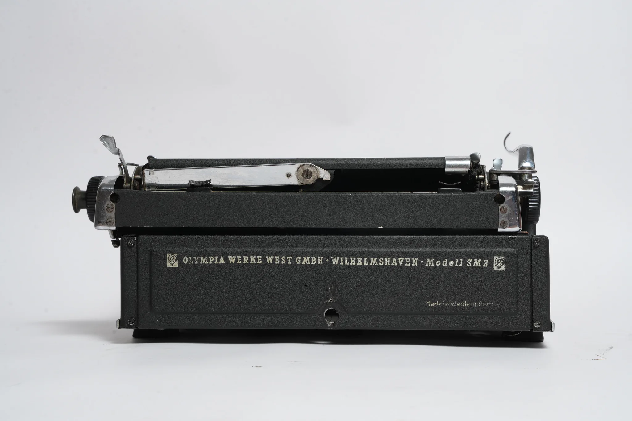 Olympia SF Ultra-Portable Typewriter — photograph 3
