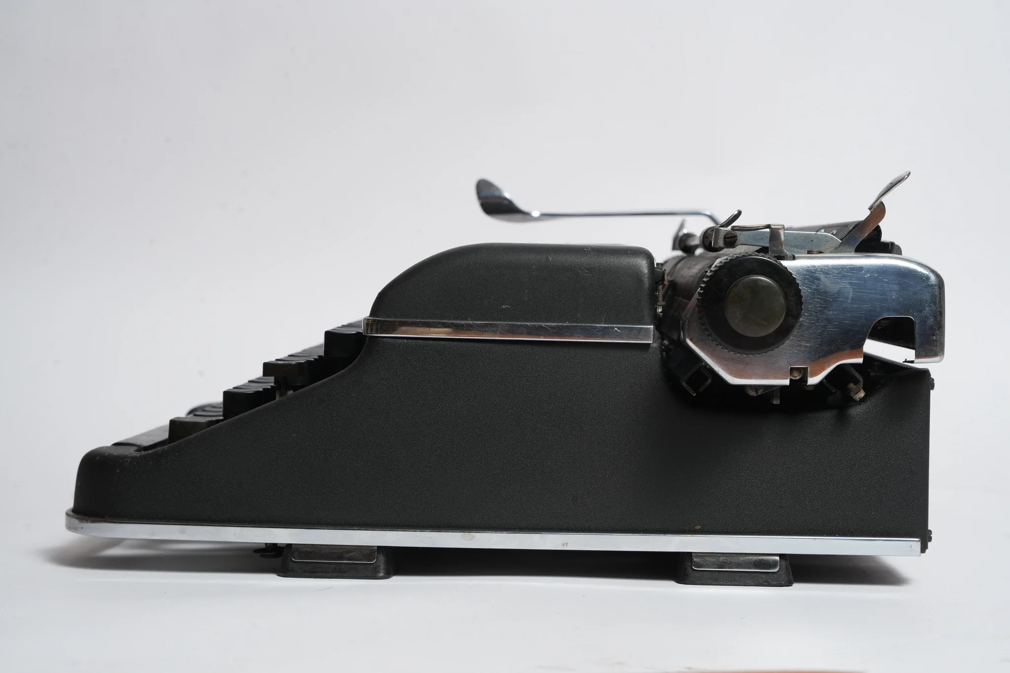 Olympia SF Ultra-Portable Typewriter — photograph 4