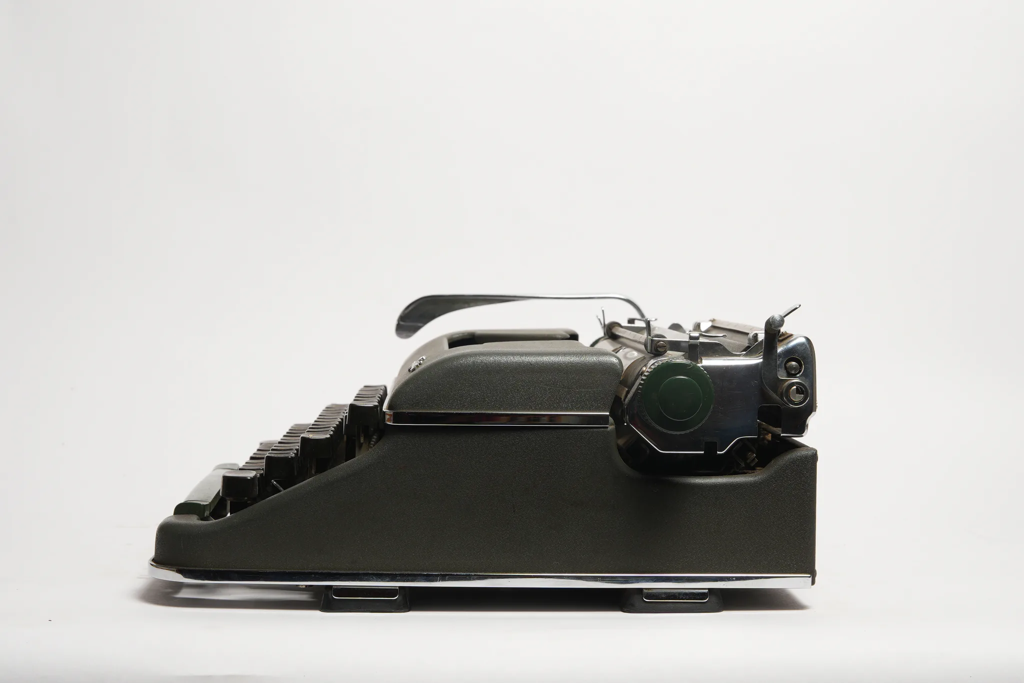 Olympia SM3 De Luxe Portable Typewriter with Carrying Case — photograph