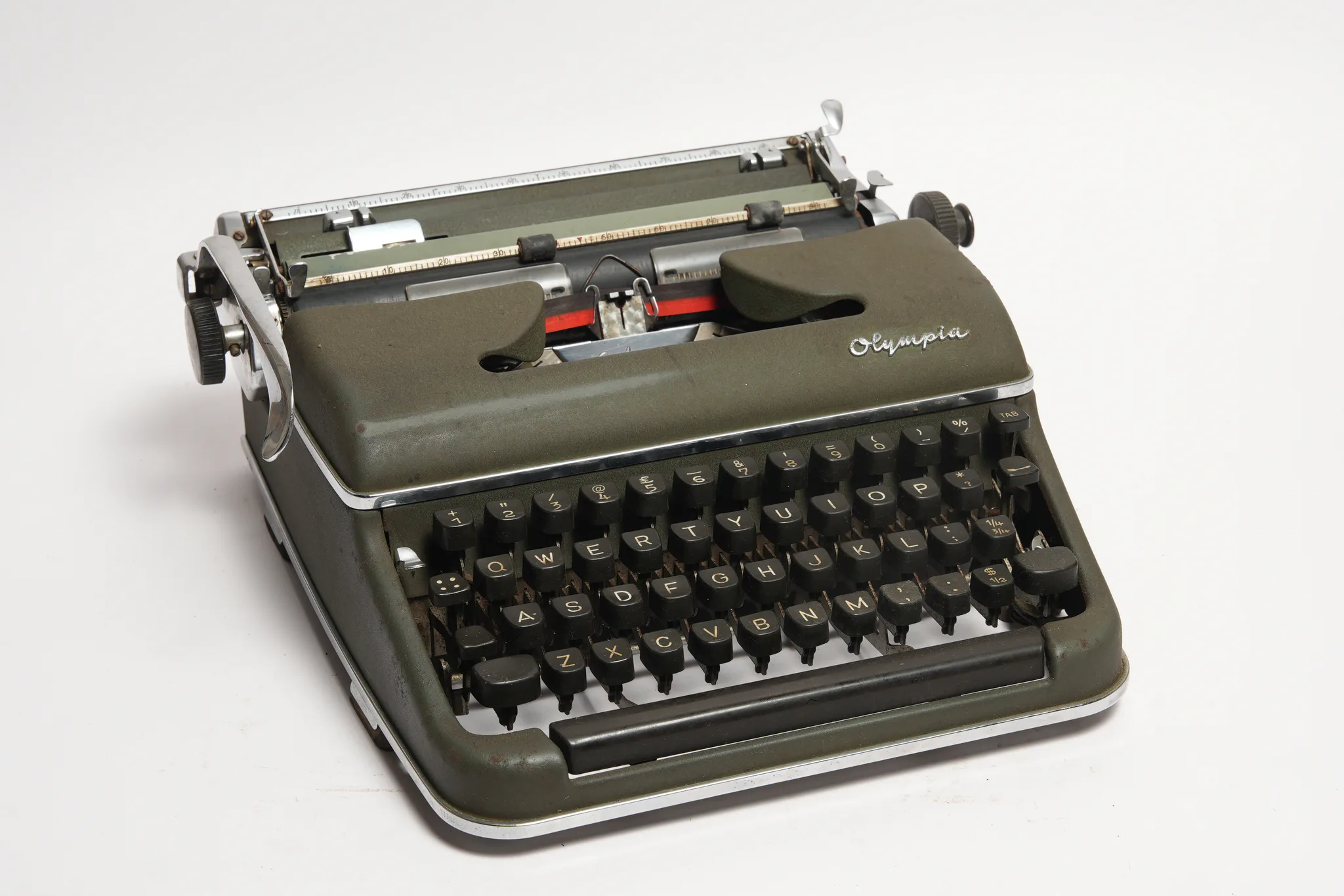 Olympia SM3 Portable Typewriter (Green) — photograph