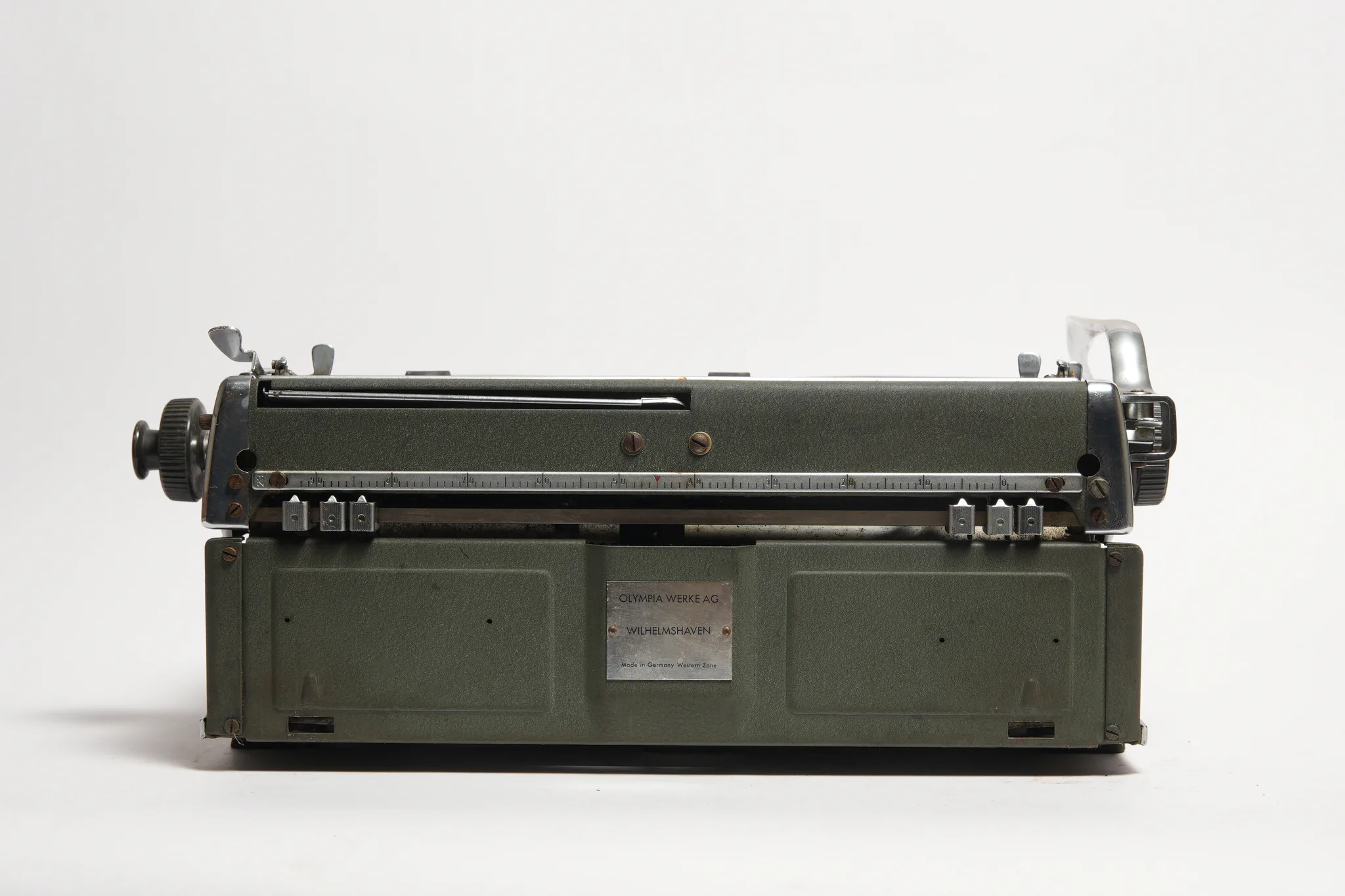 Olympia SM3 Portable Typewriter (Green) — photograph