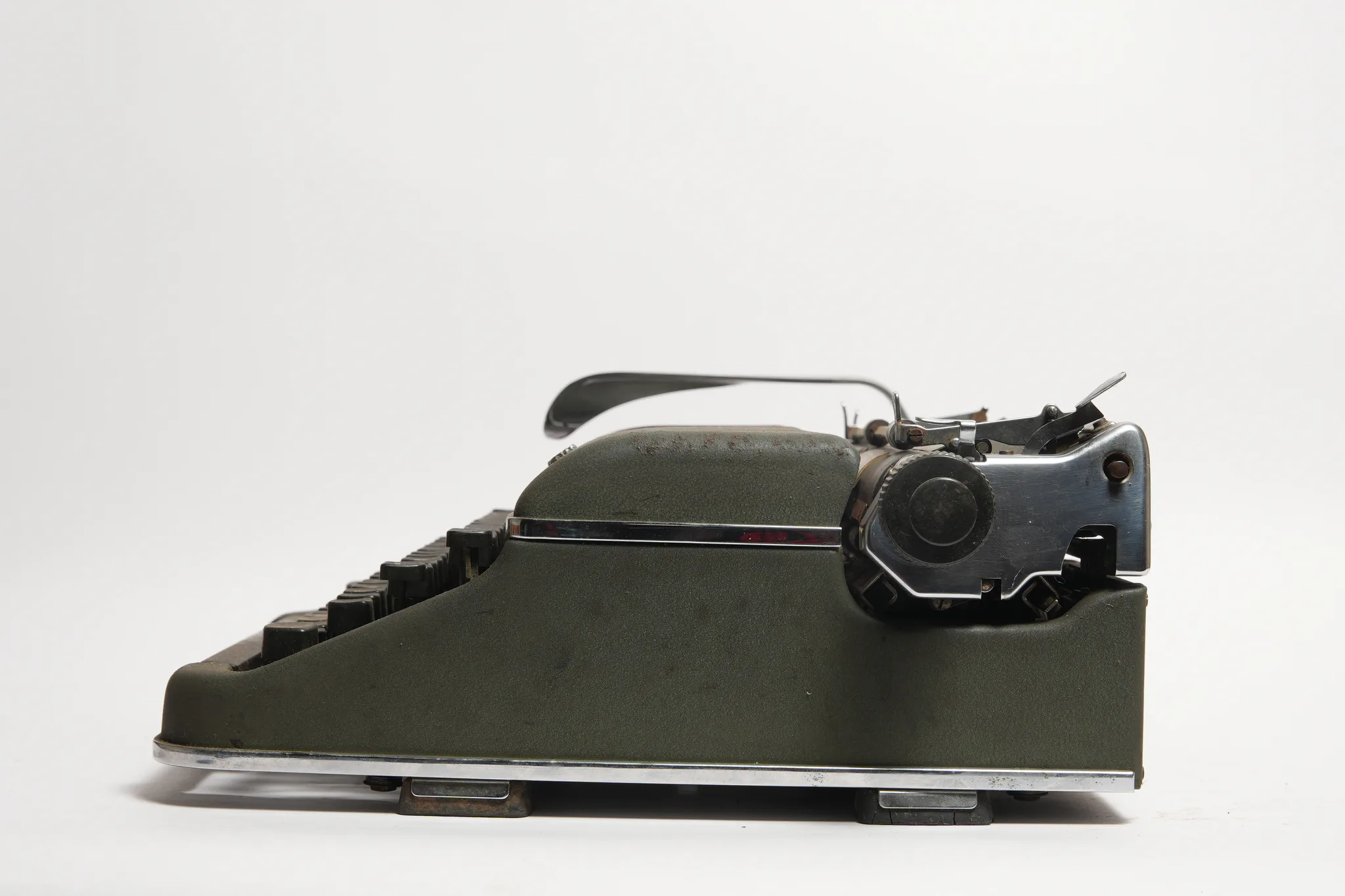 Olympia SM3 Portable Typewriter (Green) — photograph