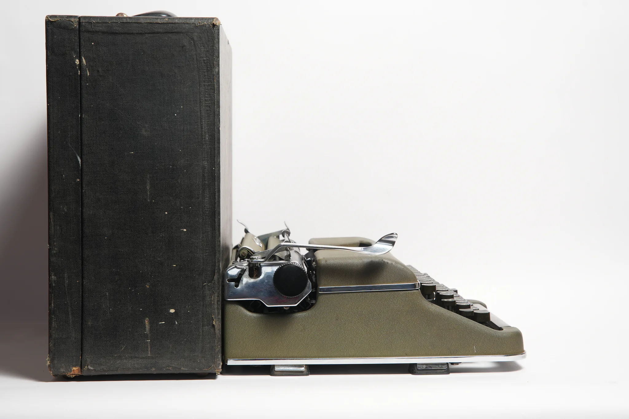 Olympia SM3 Portable Typewriter in Original Case — photograph