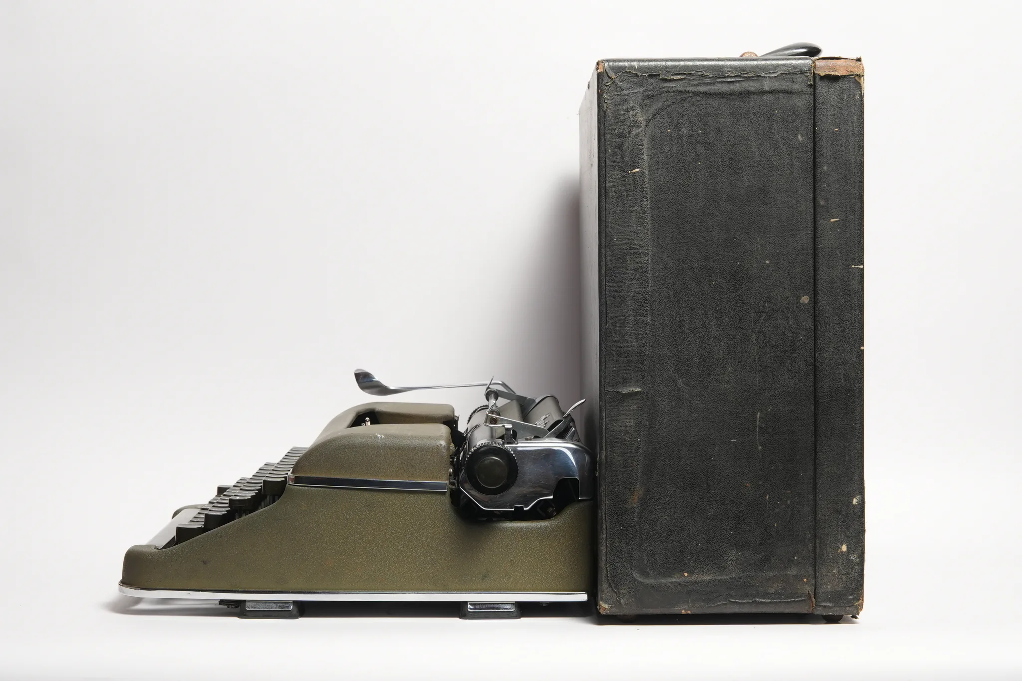 Olympia SM3 Portable Typewriter in Original Case — photograph