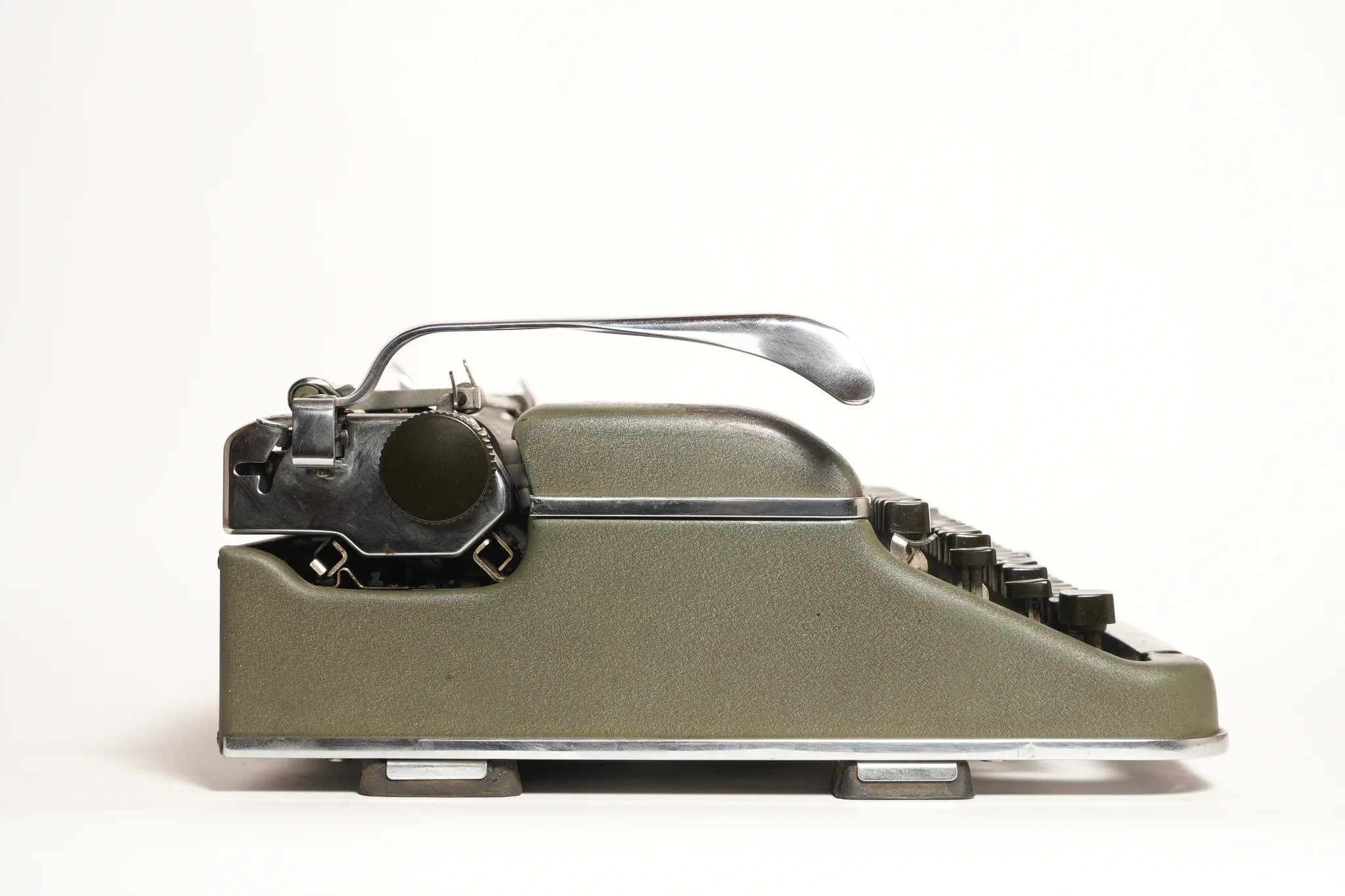 Olympia SM3 Portable Typewriter with Carrying Case — photograph