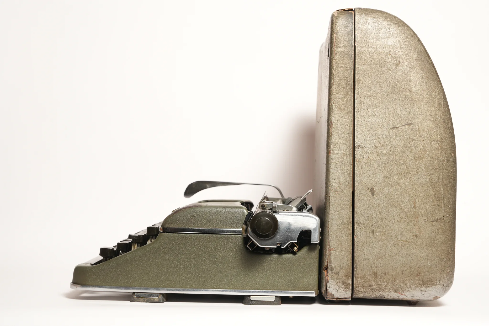 Olympia SM3 Portable Typewriter with Carrying Case — photograph