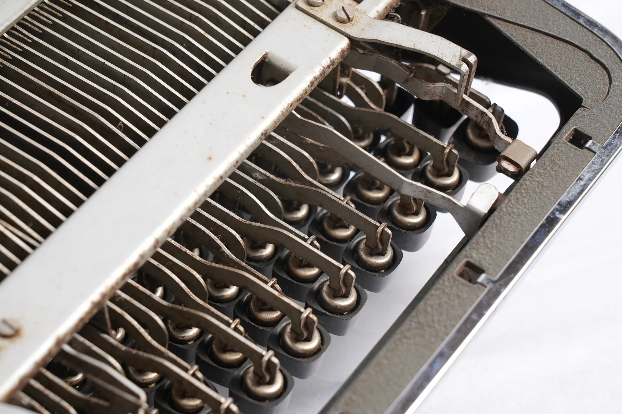Olympia SM4 De Luxe Portable Typewriter — photograph 9