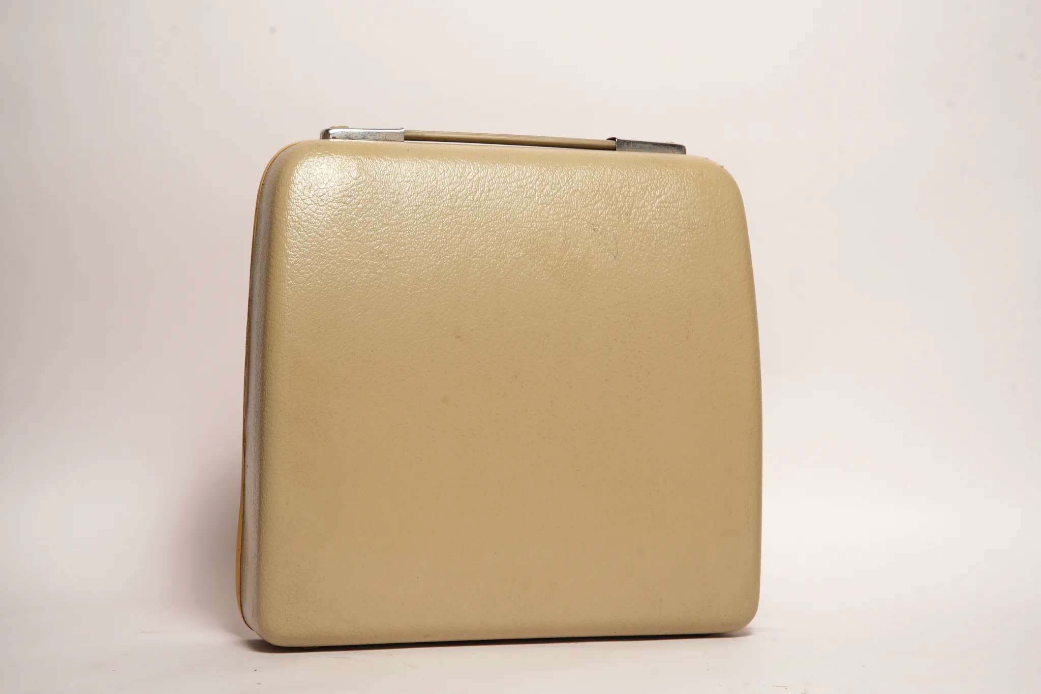 Olympia Splendid 33 Portable Burgundy-Key Typewriter — photograph