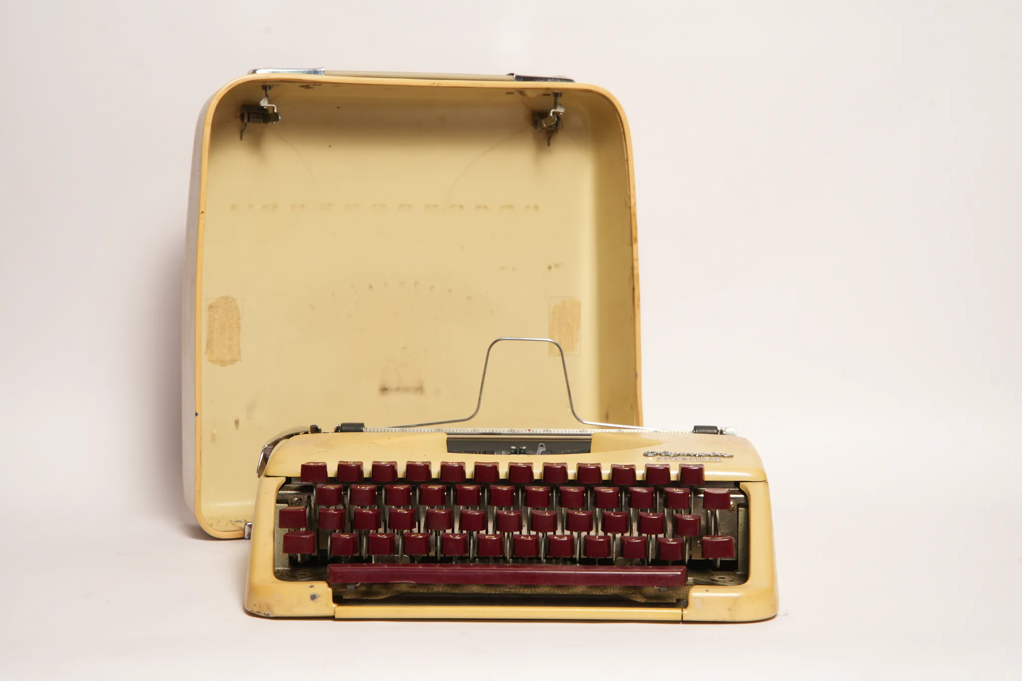 Olympia Splendid 33 Portable Burgundy-Key Typewriter — photograph