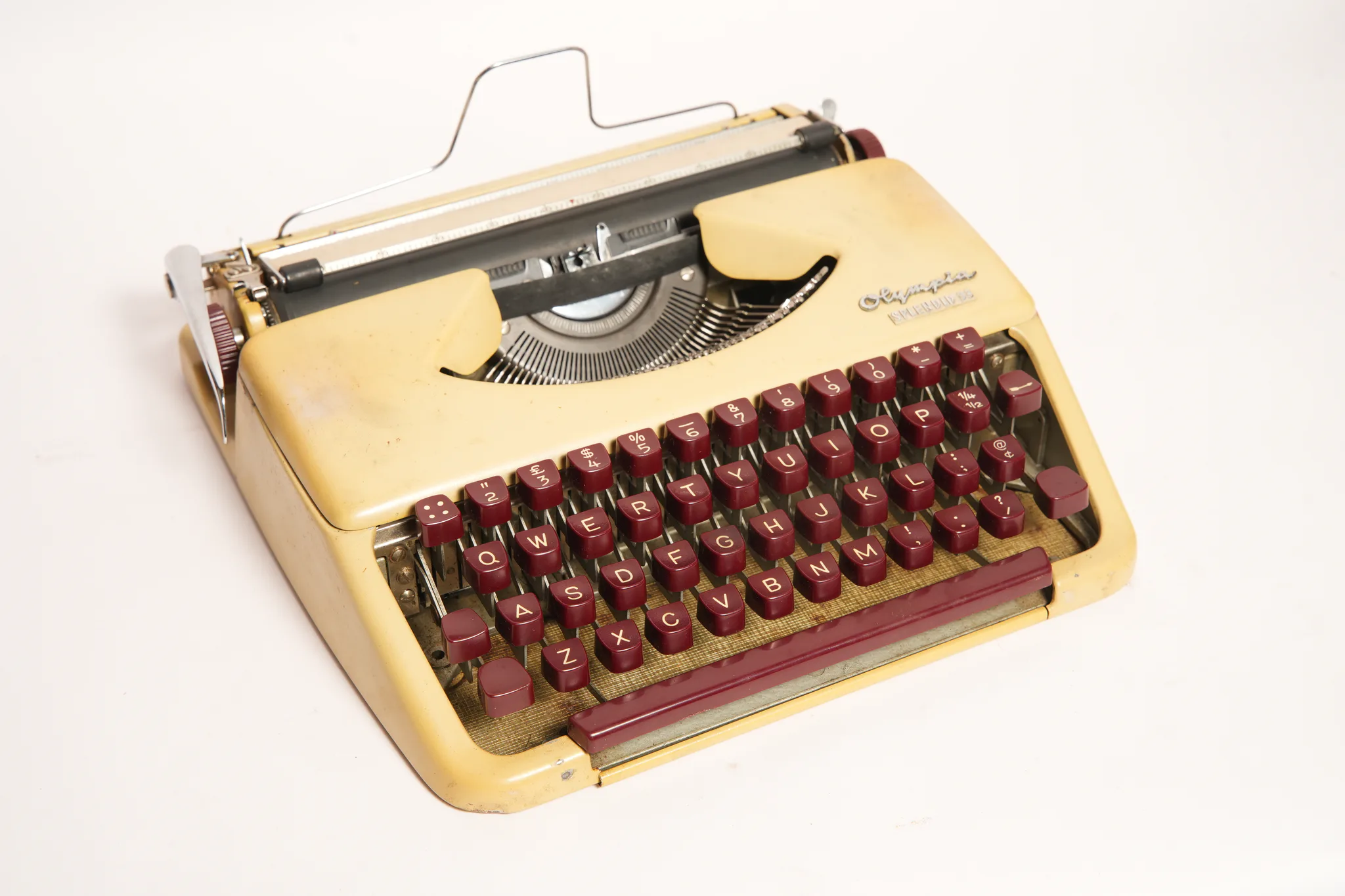 Olympia Splendid 33 Portable Burgundy-Key Typewriter — photograph