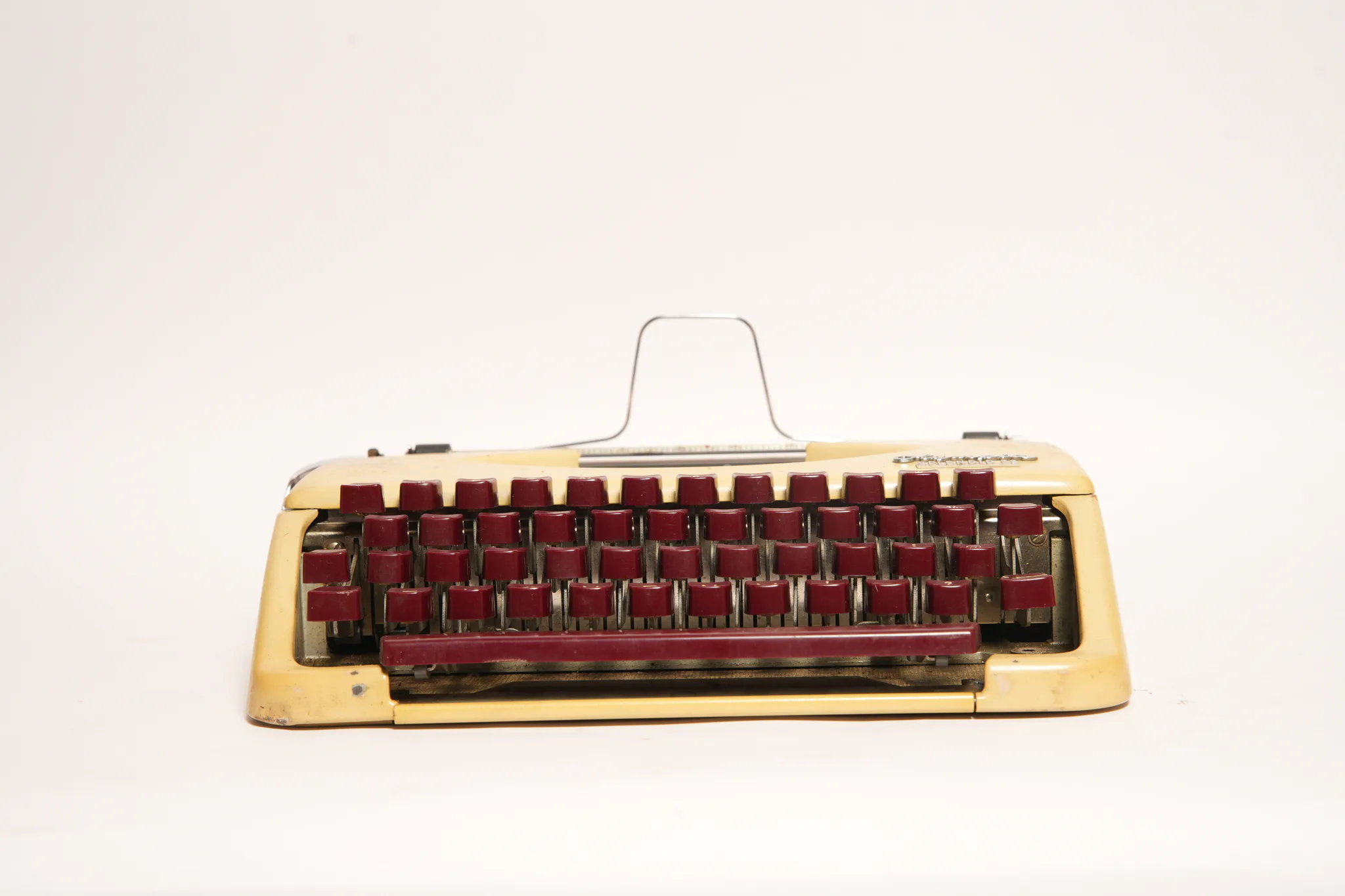 Olympia Splendid 33 Portable Burgundy-Key Typewriter — photograph