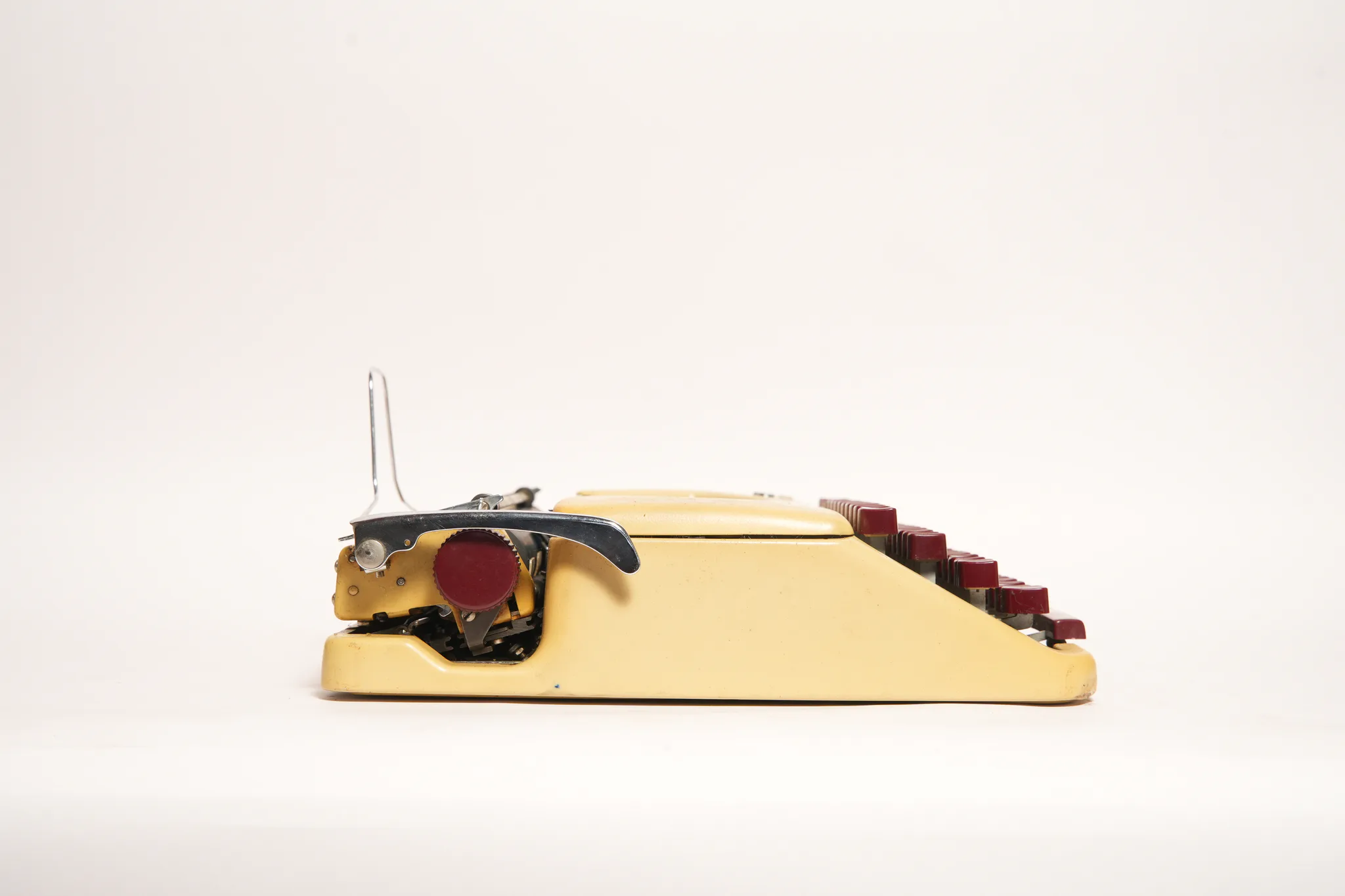 Olympia Splendid 33 Portable Burgundy-Key Typewriter — photograph