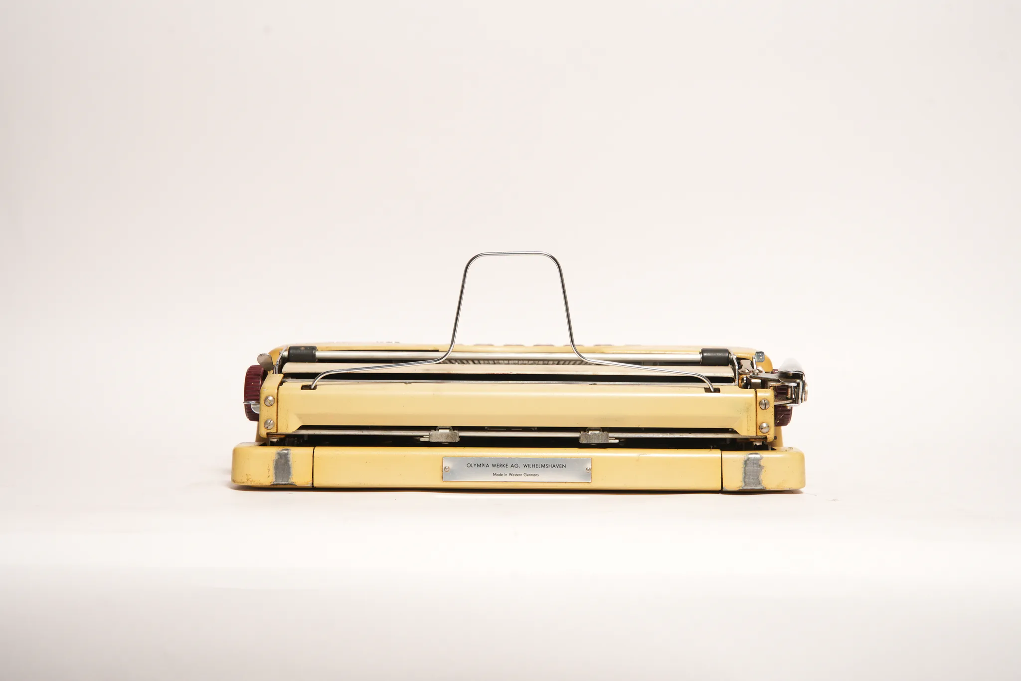 Olympia Splendid 33 Portable Burgundy-Key Typewriter — photograph