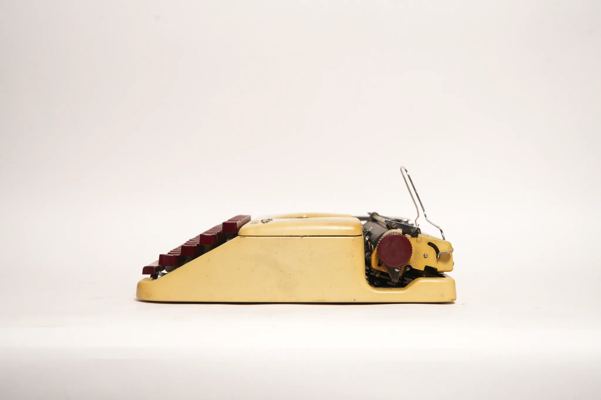 Olympia Splendid 33 Portable Burgundy-Key Typewriter — photograph