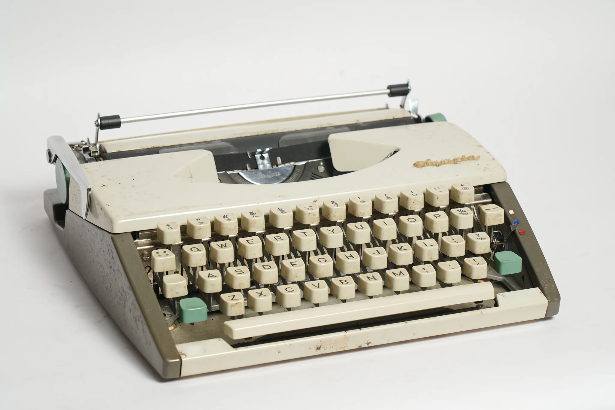 Olympia Splendid 66 De Luxe Portable Typewriter