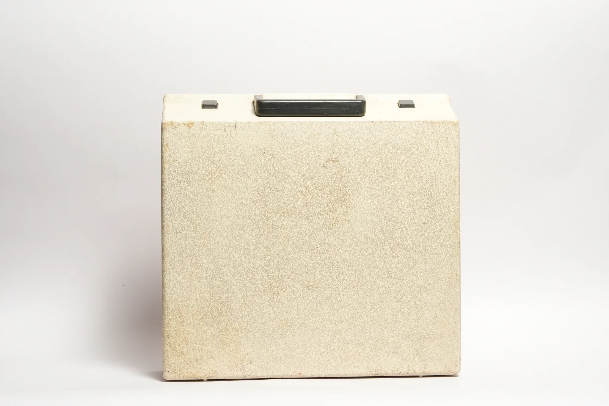 Olympia Traveller de Luxe Portable Typewriter — photograph