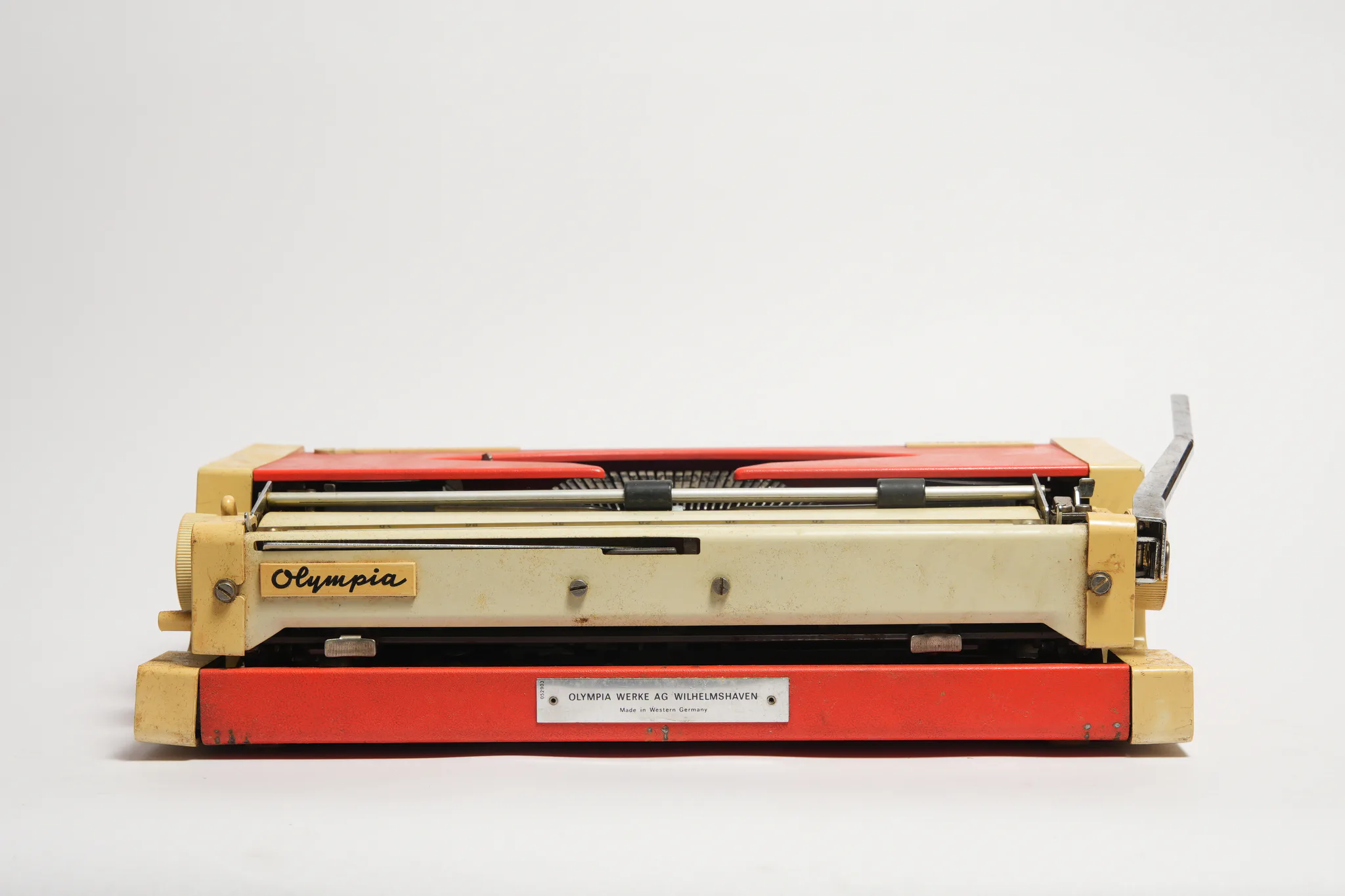 Olympia Traveller de Luxe Portable Typewriter — photograph