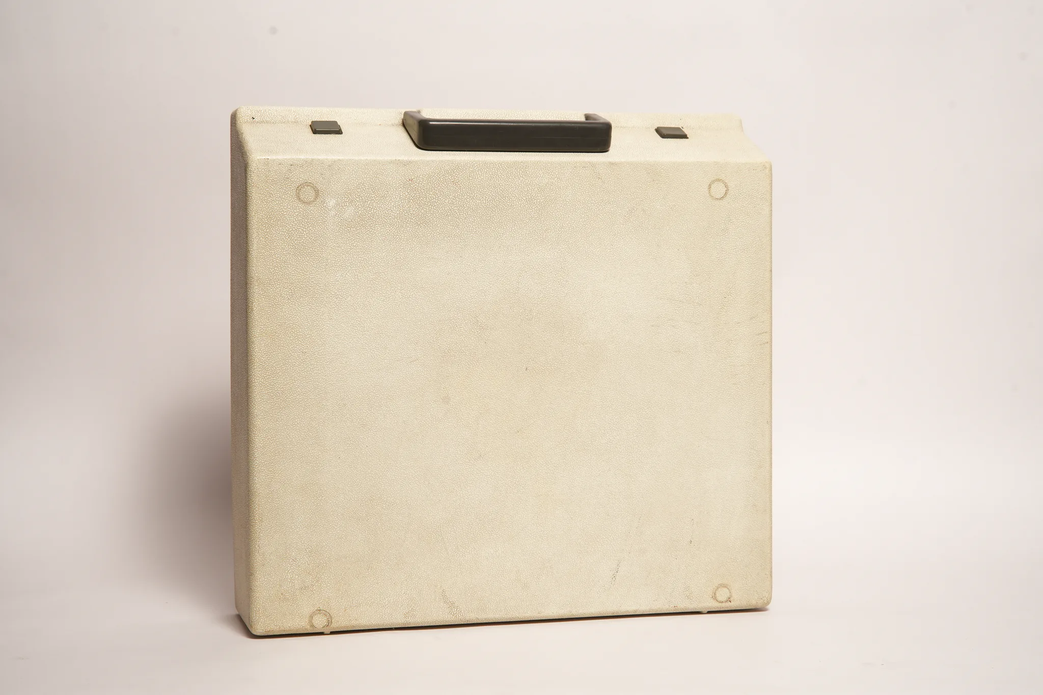 Olympia Traveller de Luxe Portable Typewriter — photograph