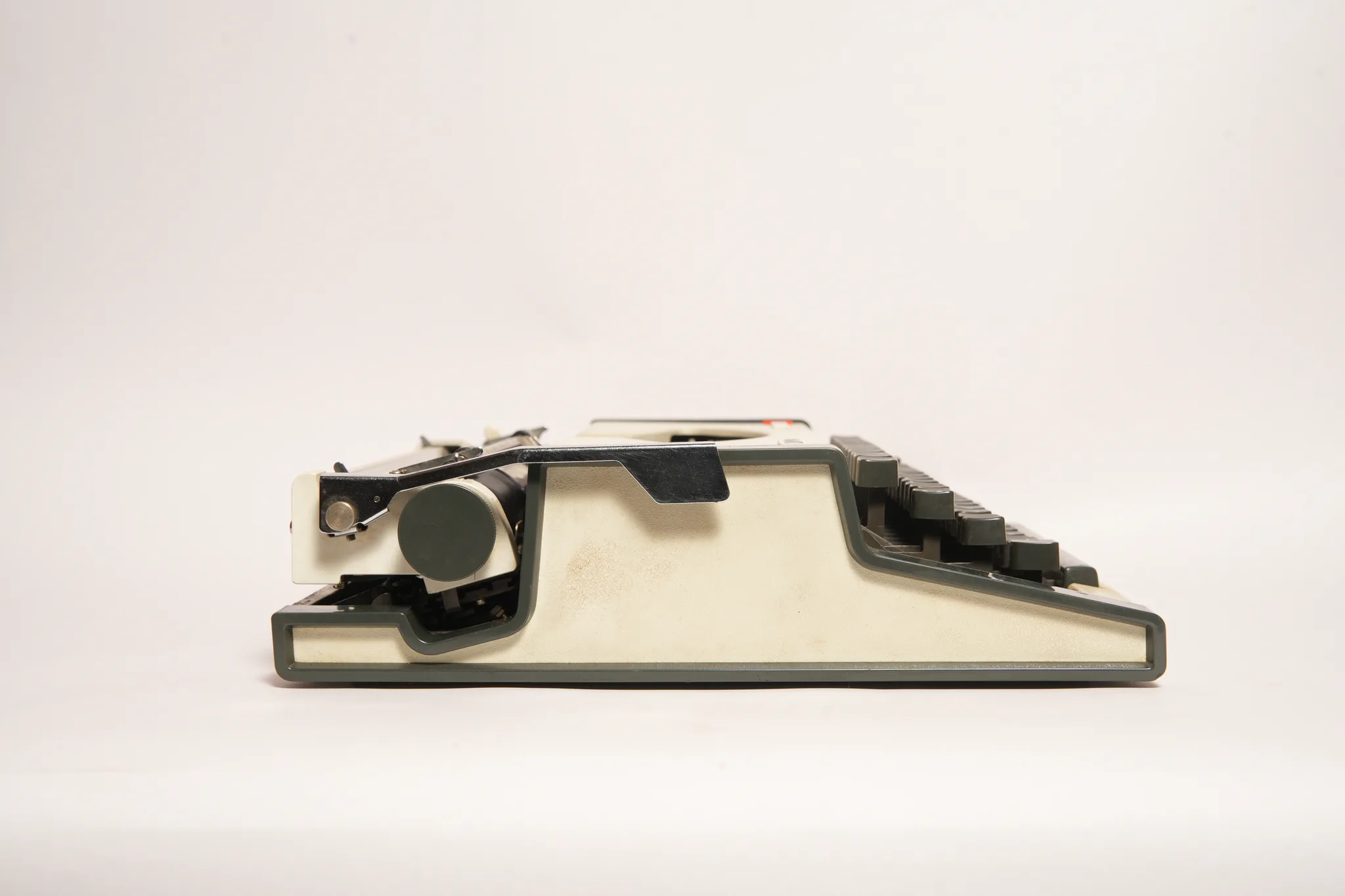 Olympia Traveller de Luxe Portable Typewriter — photograph
