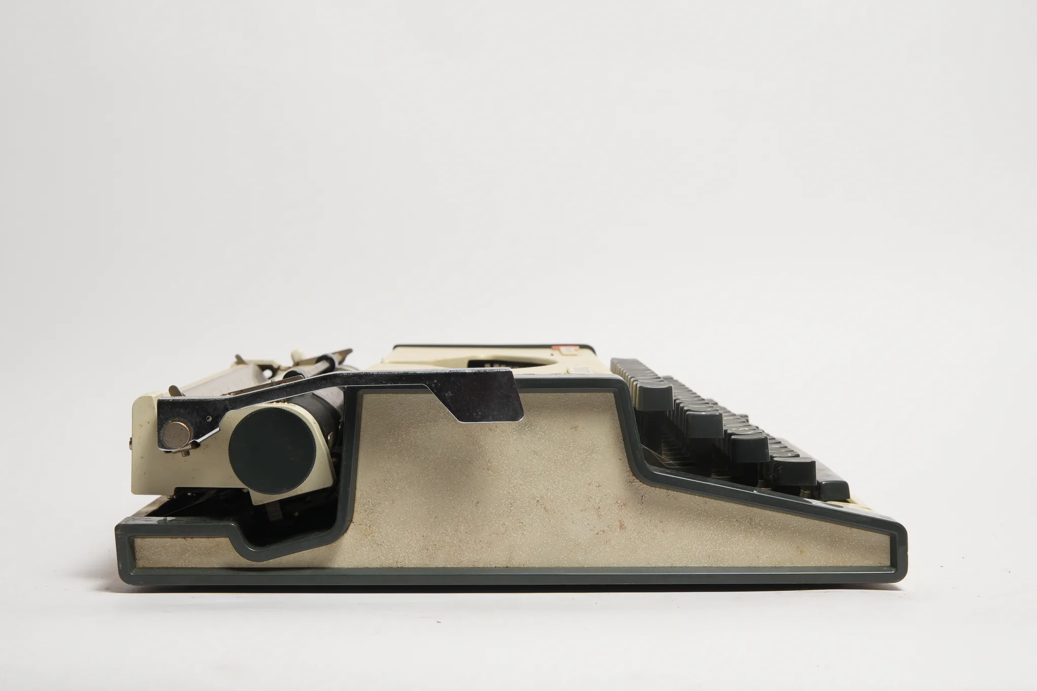 Olympia Traveller de Luxe Portable Typewriter — photograph