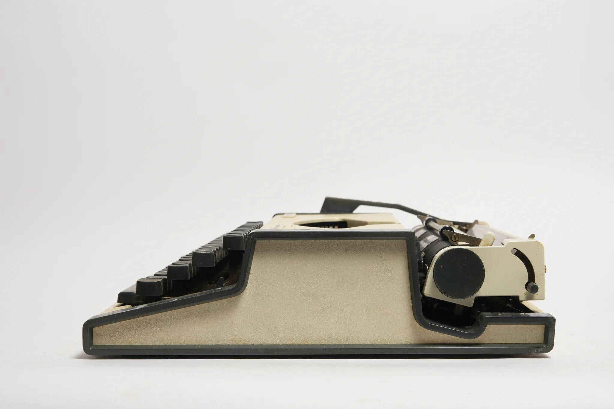 Olympia Traveller de Luxe Portable Typewriter — photograph