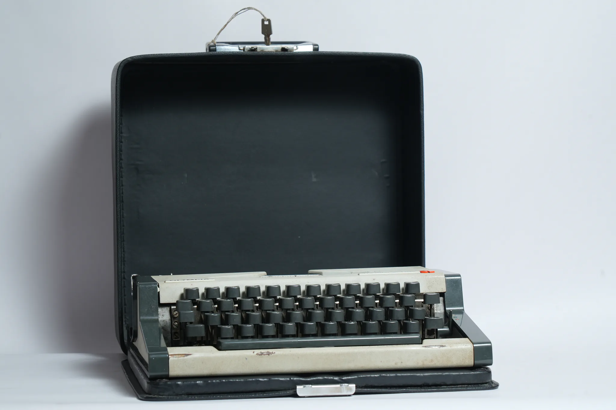 Olympia Traveller de Luxe Typewriter with Case — photograph