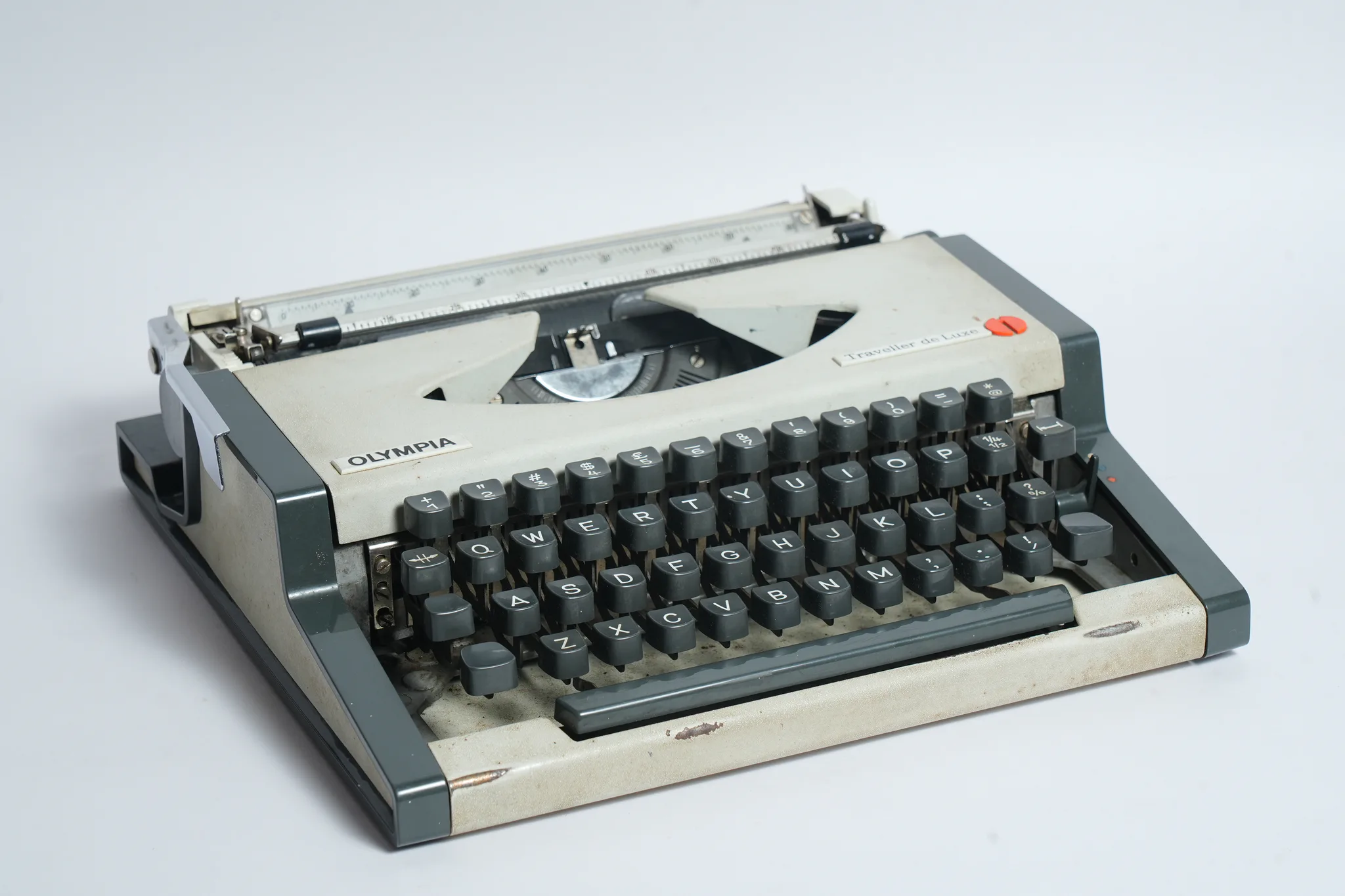 Olympia Traveller de Luxe Typewriter with Case — photograph