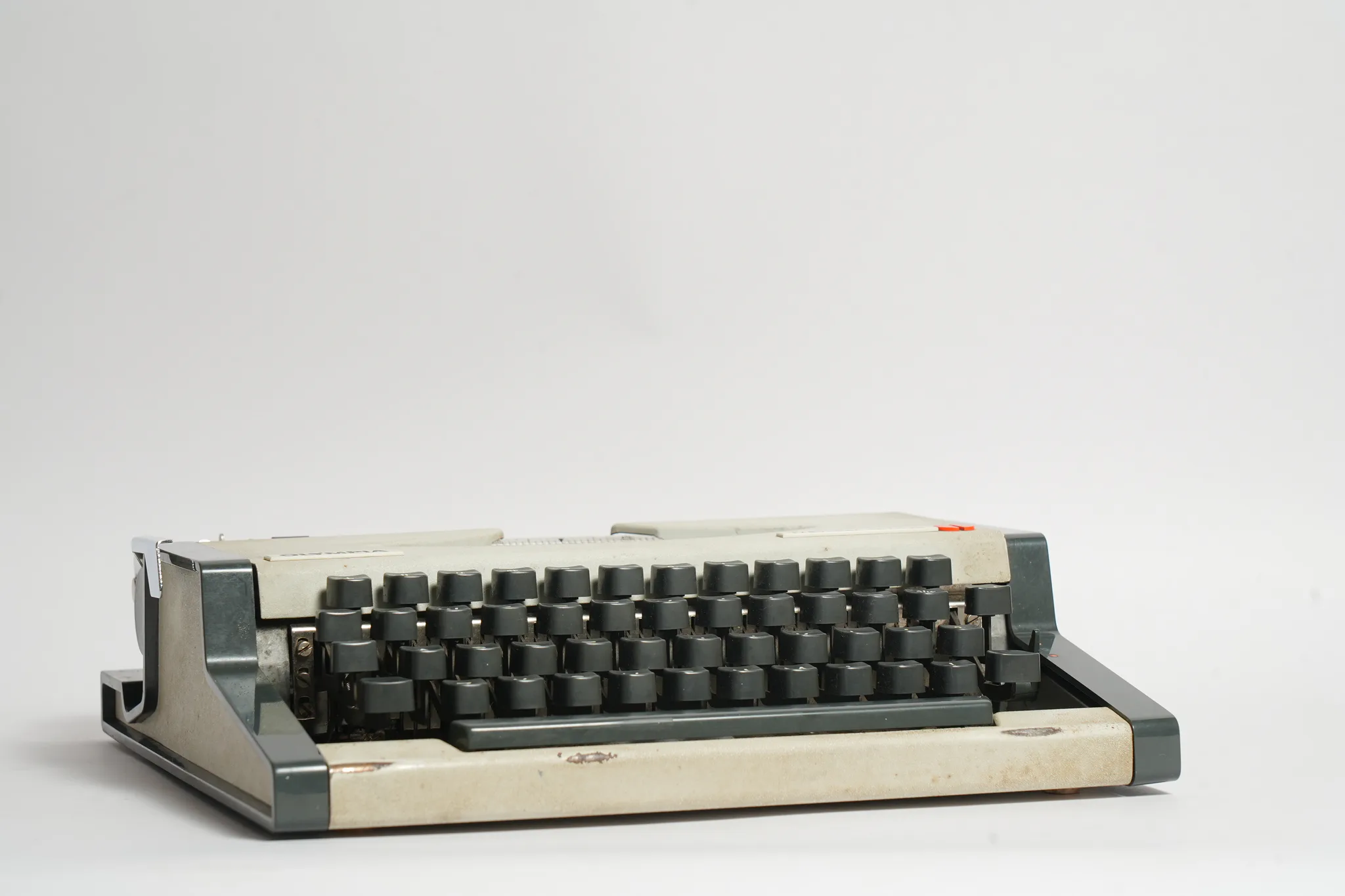 Olympia Traveller de Luxe Typewriter with Case — photograph