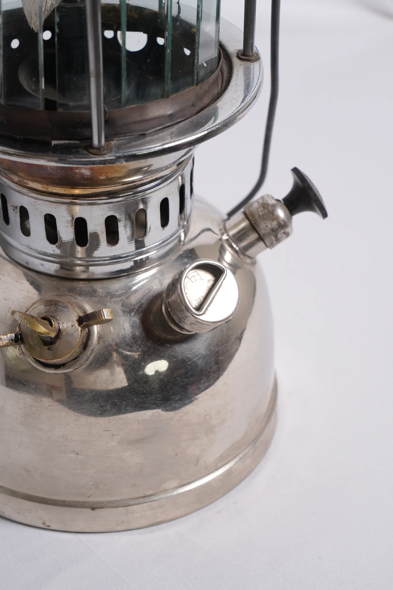 Petromax Rapid 828/350CP Vintage Pressure Lantern — photograph