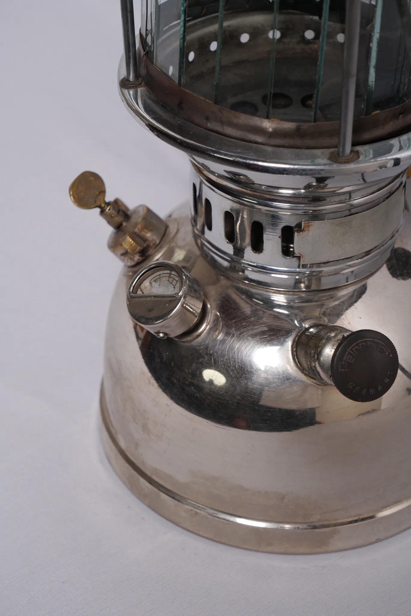 Petromax Rapid 828/350CP Vintage Pressure Lantern — photograph