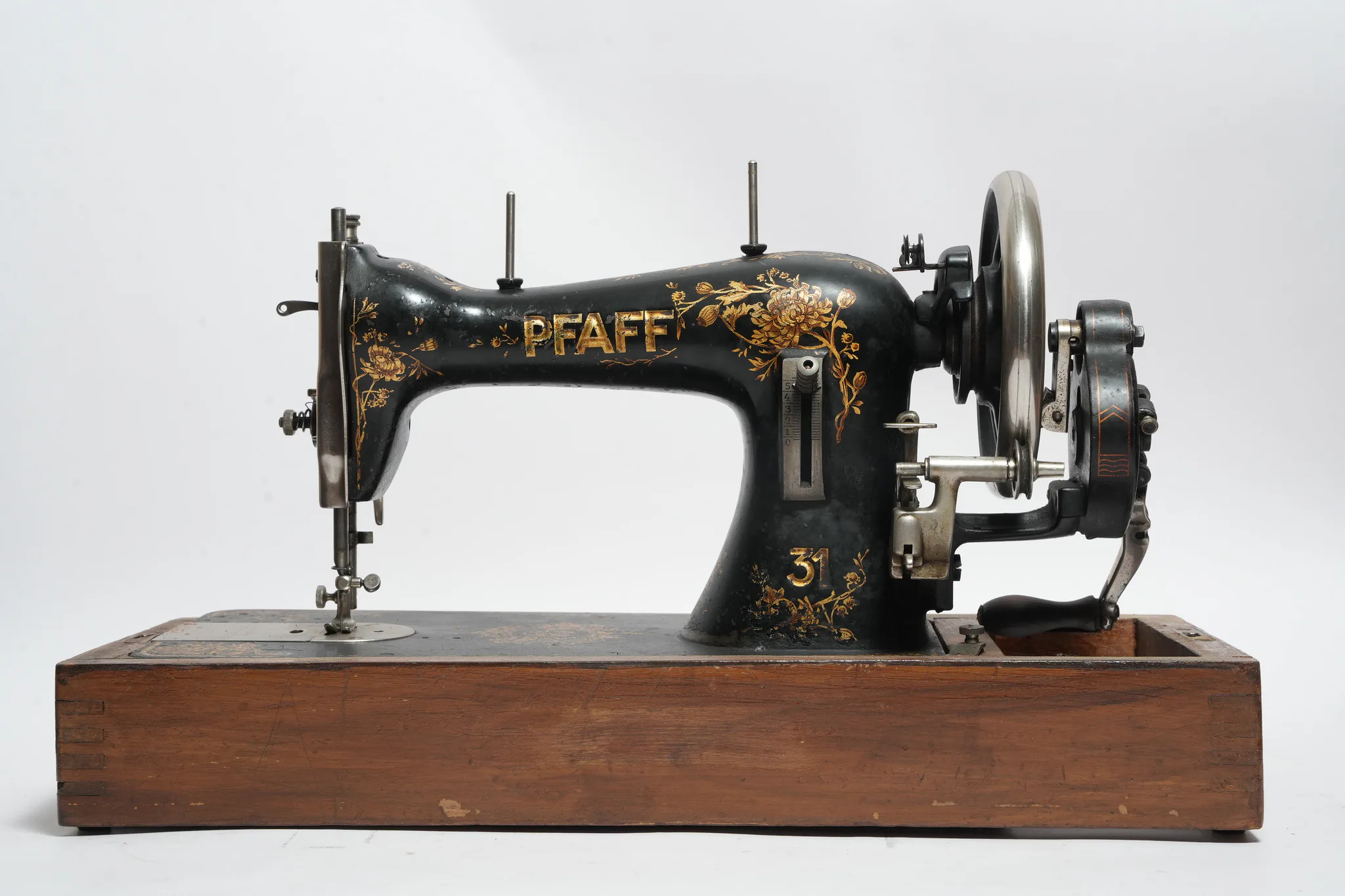 Pfaff 31 Hand-Crank Sewing Machine with Bentwood Case — photograph 2