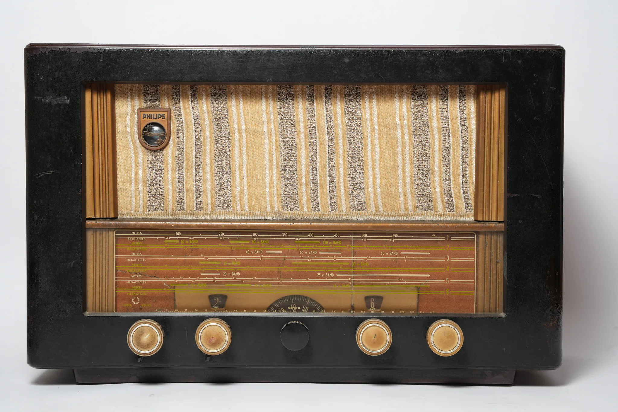 Philips BX490A Multi-Band Tabletop Tube Radio — photograph 2