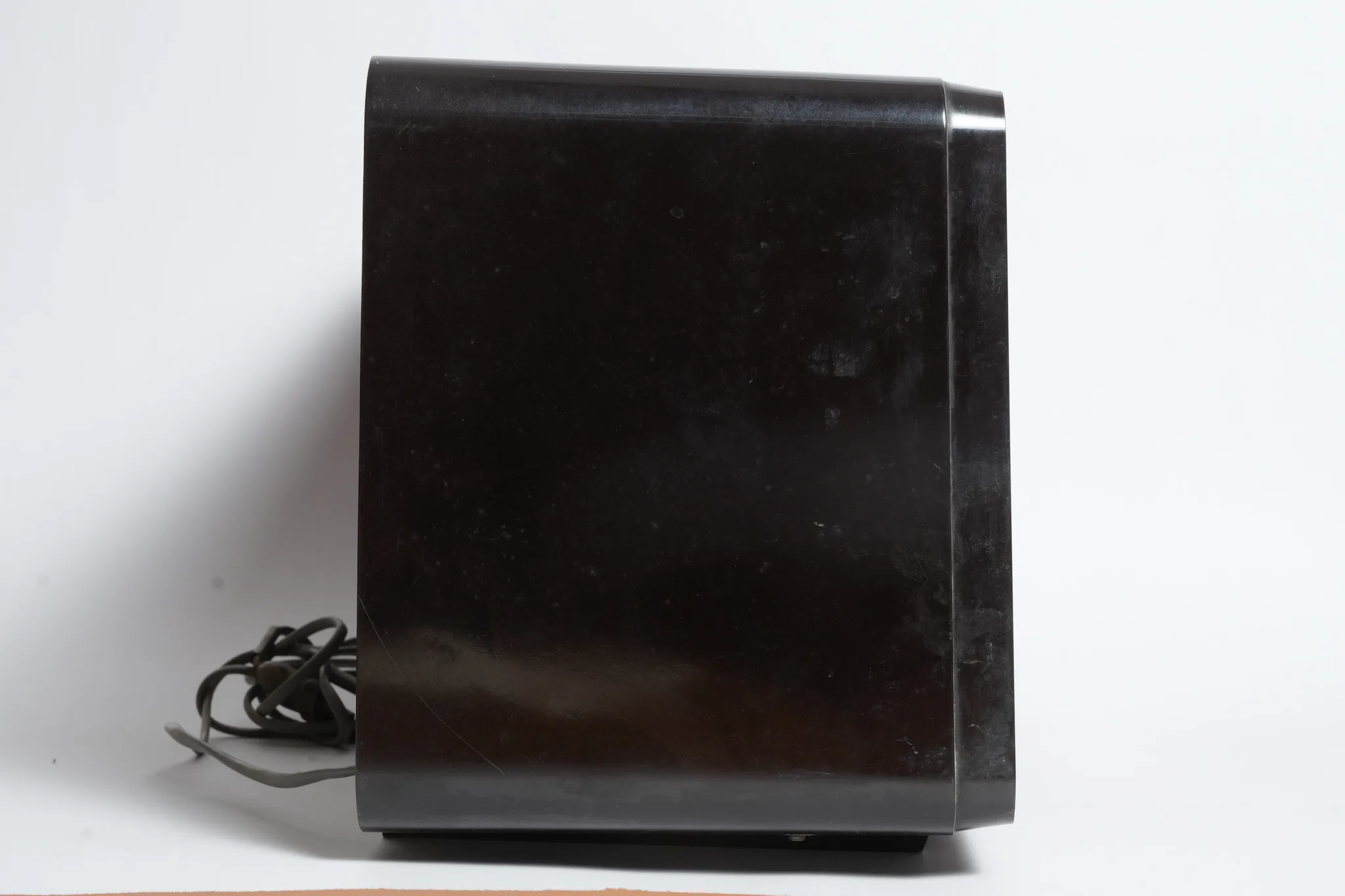 Philips Tropic Tabletop Tube Radio — photograph 2