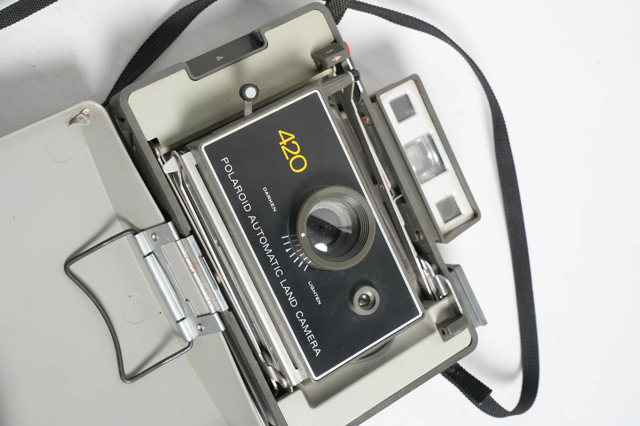 Polaroid Automatic 420 Land Camera — photograph 2
