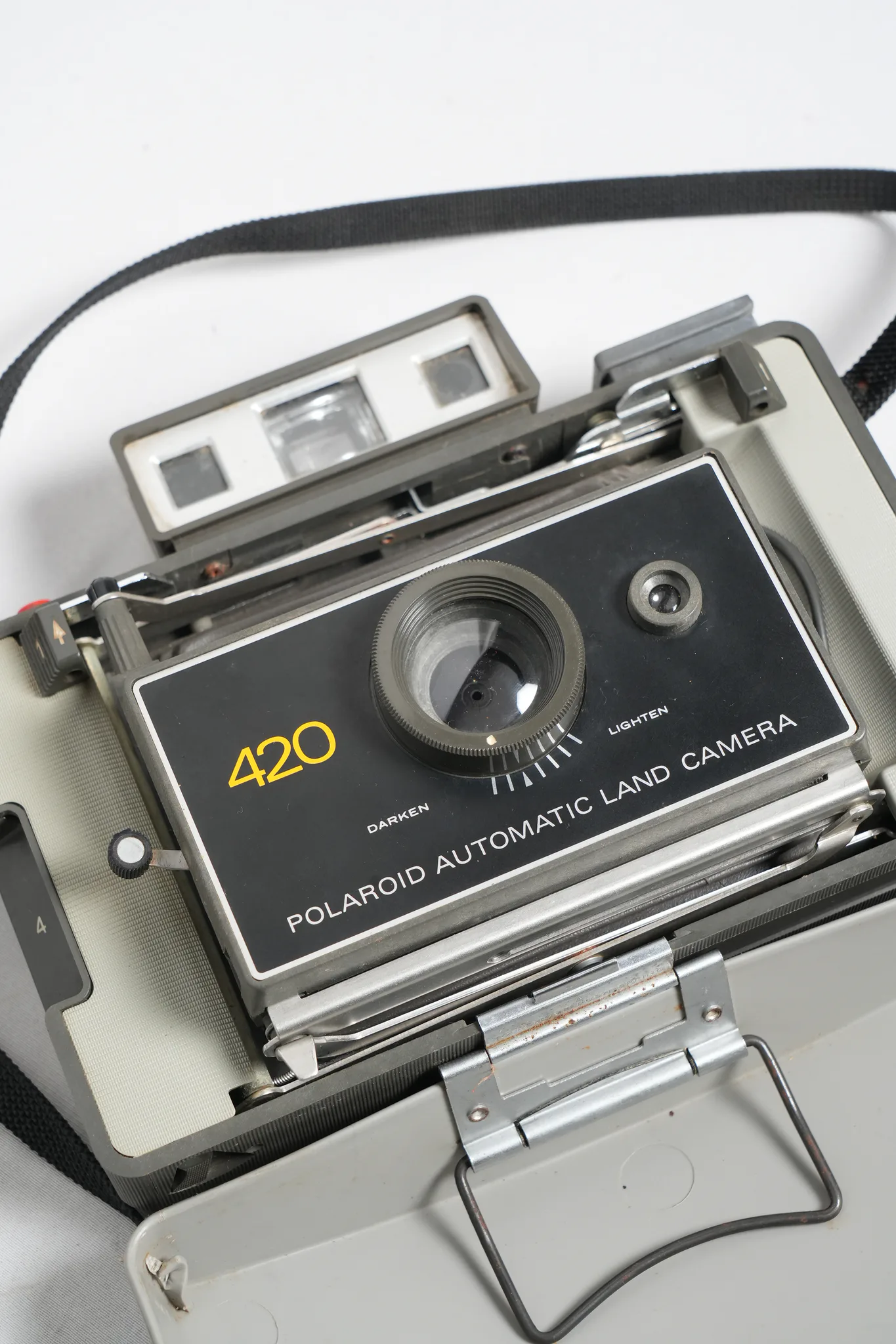 Polaroid Automatic 420 Land Camera — photograph 3