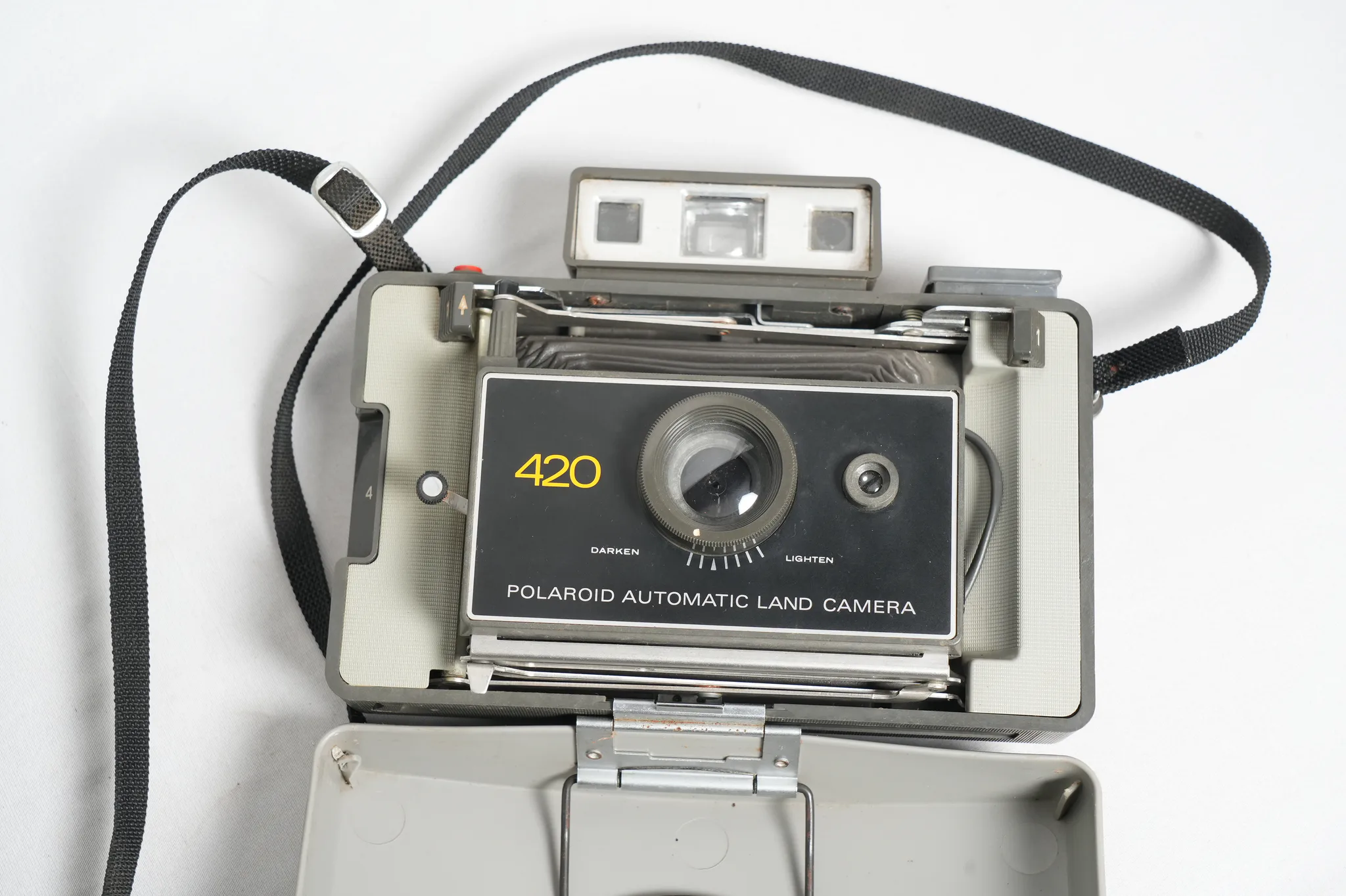 Polaroid Automatic 420 Land Camera — photograph 4