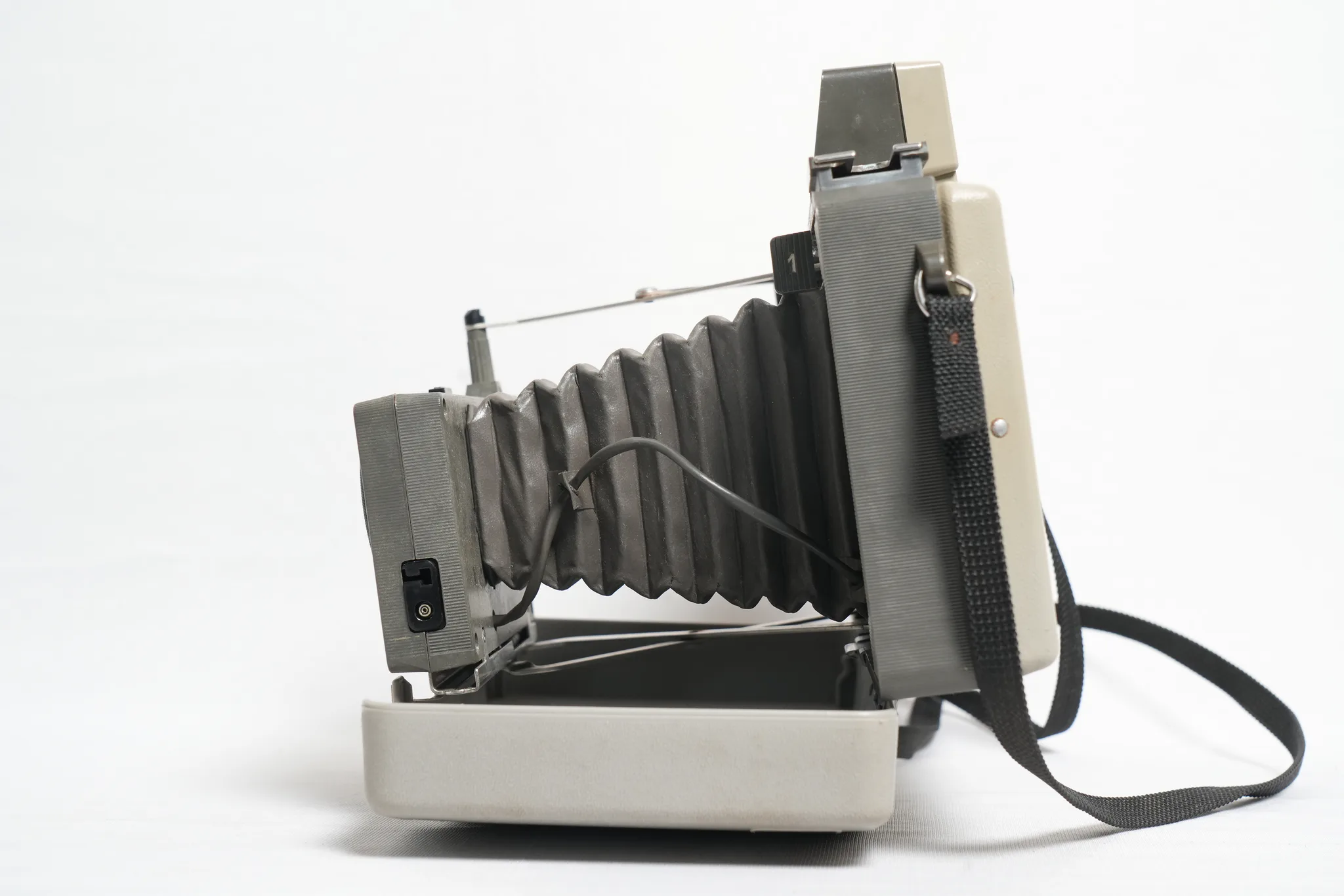 Polaroid Automatic 420 Land Camera — photograph 7