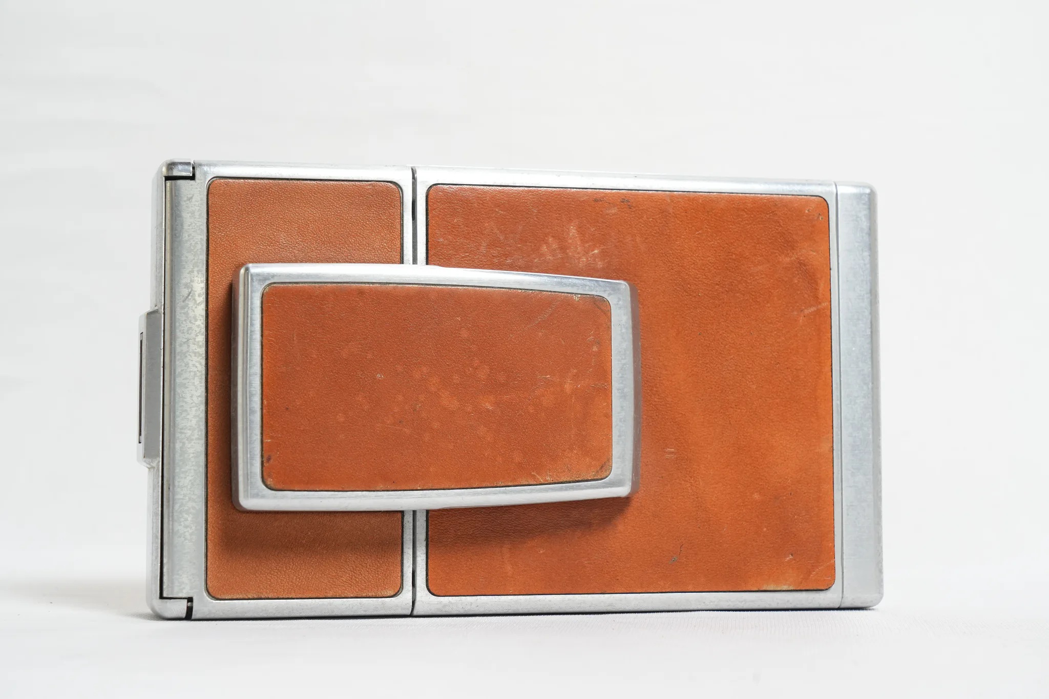Polaroid SX-70 Original Folding SLR Camera — photograph 1