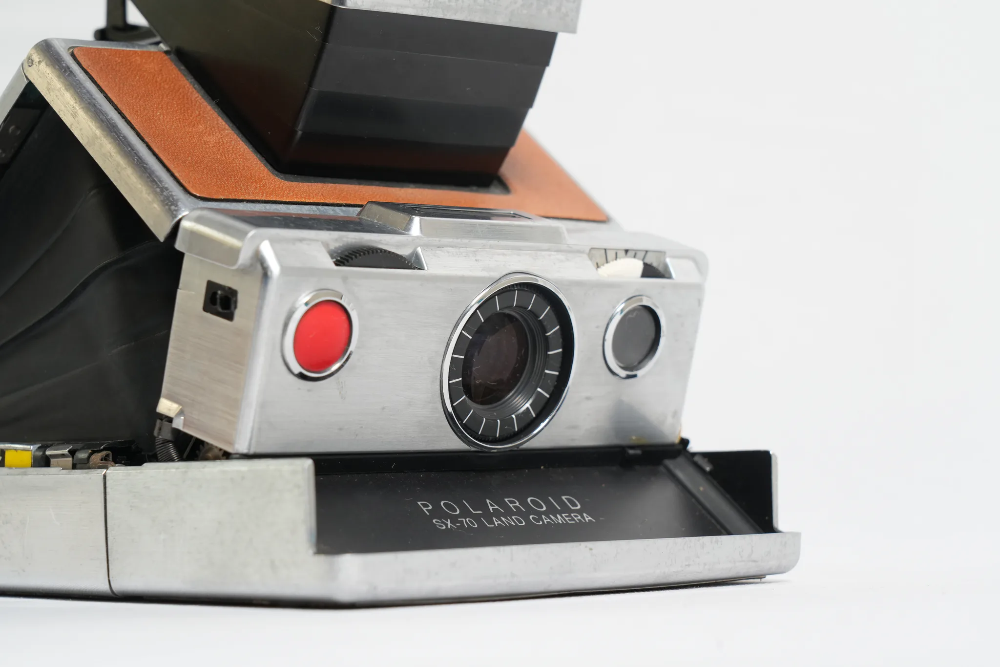 Polaroid SX-70 Original Folding SLR Camera — photograph 3