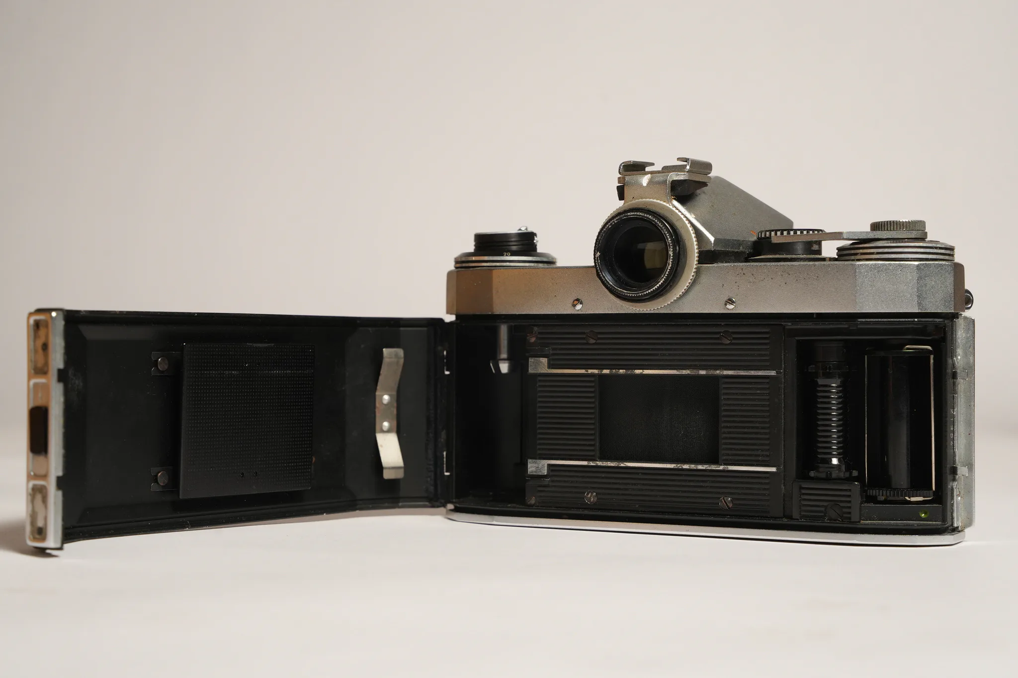 Praktica Super TL 35mm SLR Camera with Industar-50-2 Lens — photograph 5