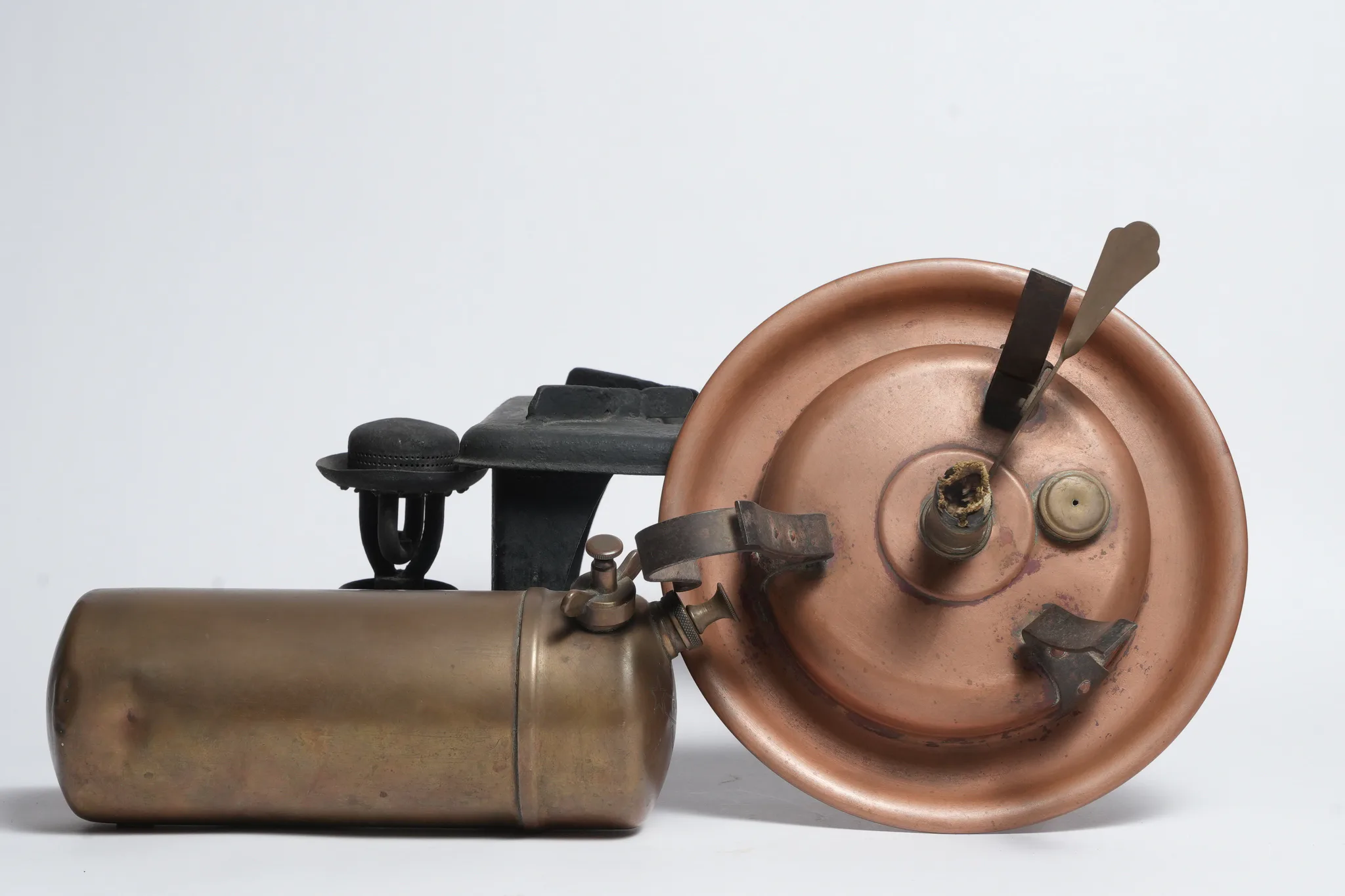 Radius Cast Iron & Brass Kerosene Laboratory Stove — photograph 2