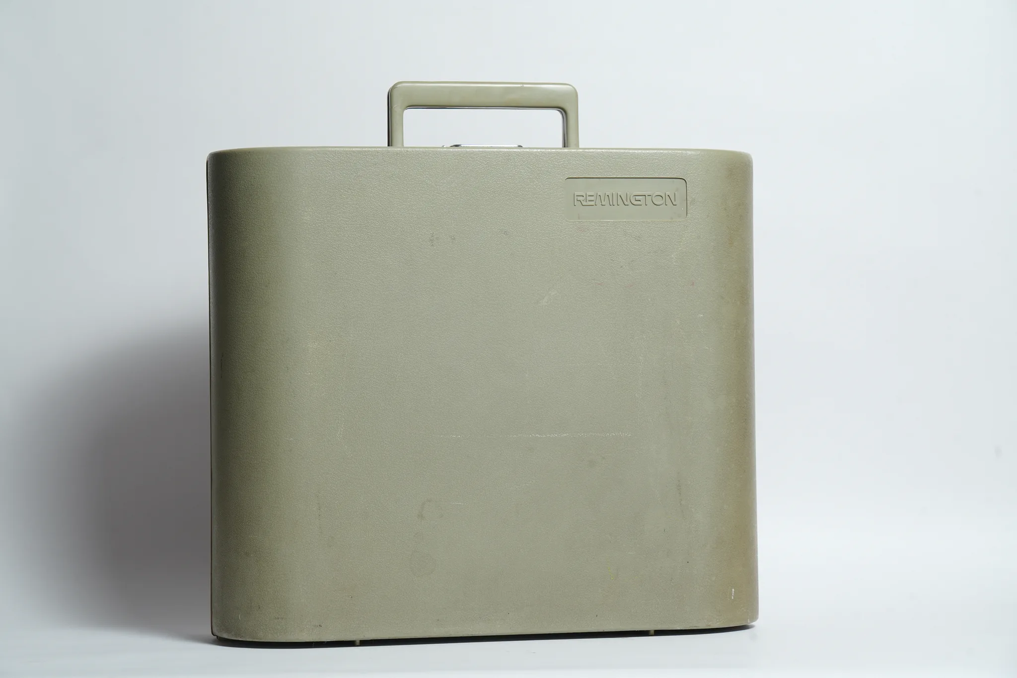 Remington 20 Cream Portable Typewriter — photograph