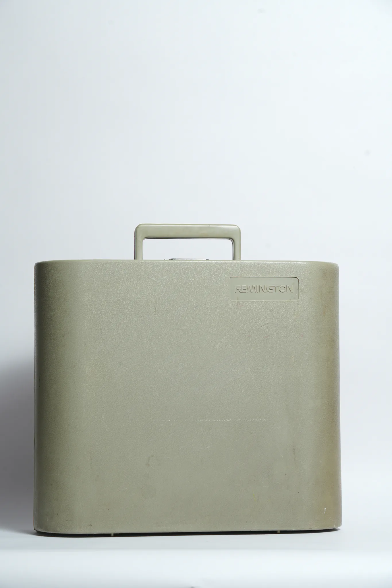 Remington 20 Cream Portable Typewriter — photograph