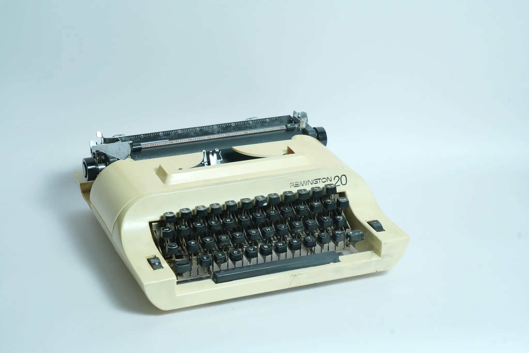 Remington 20 Cream Portable Typewriter — photograph