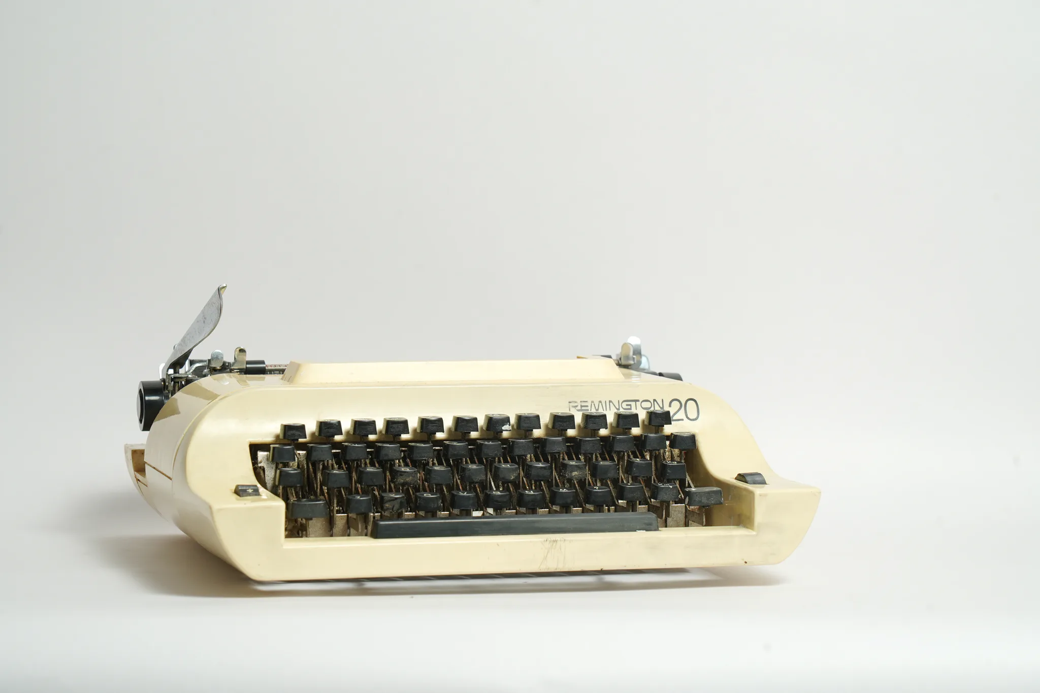 Remington 20 Cream Portable Typewriter — photograph
