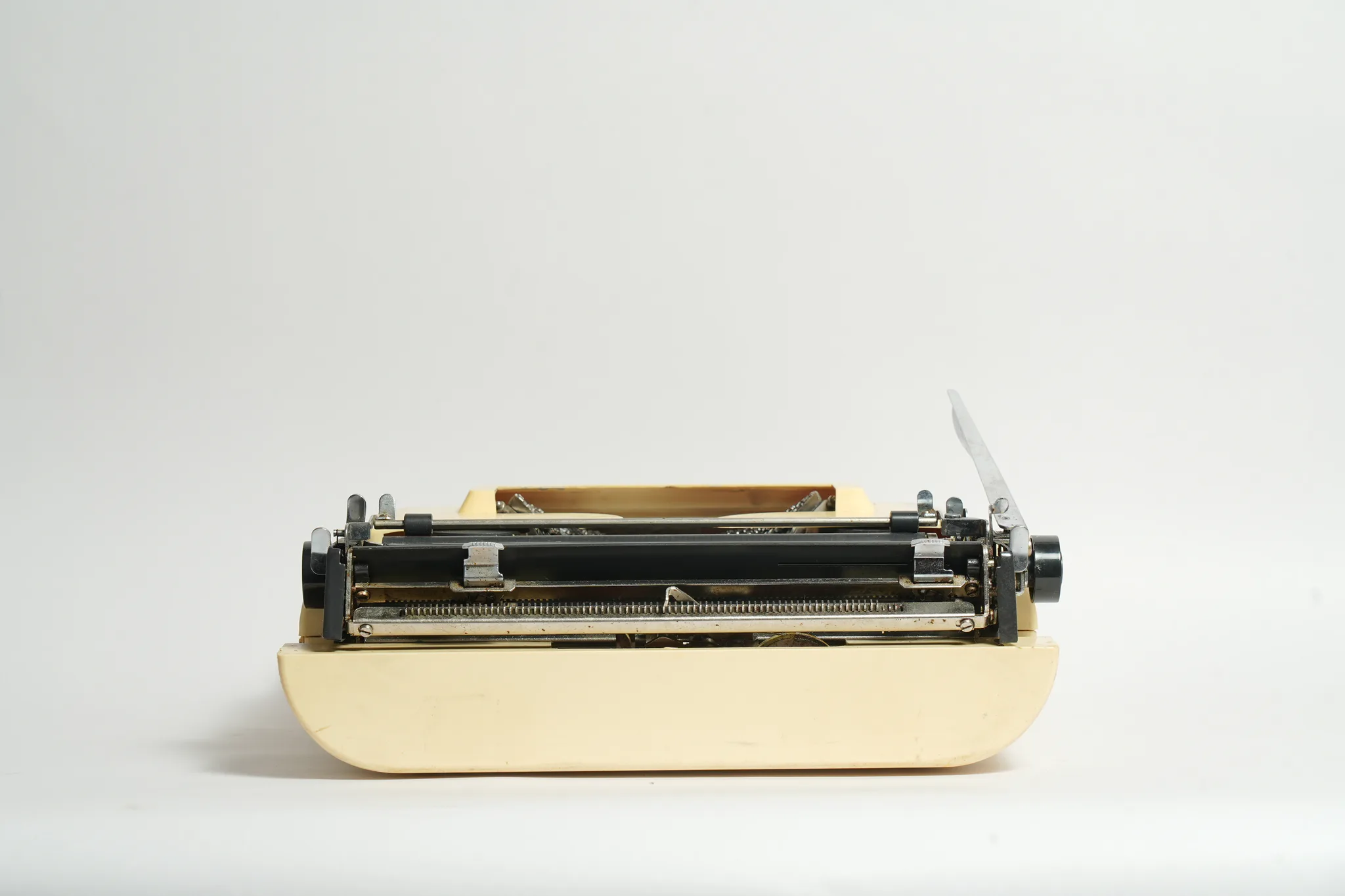 Remington 20 Cream Portable Typewriter — photograph