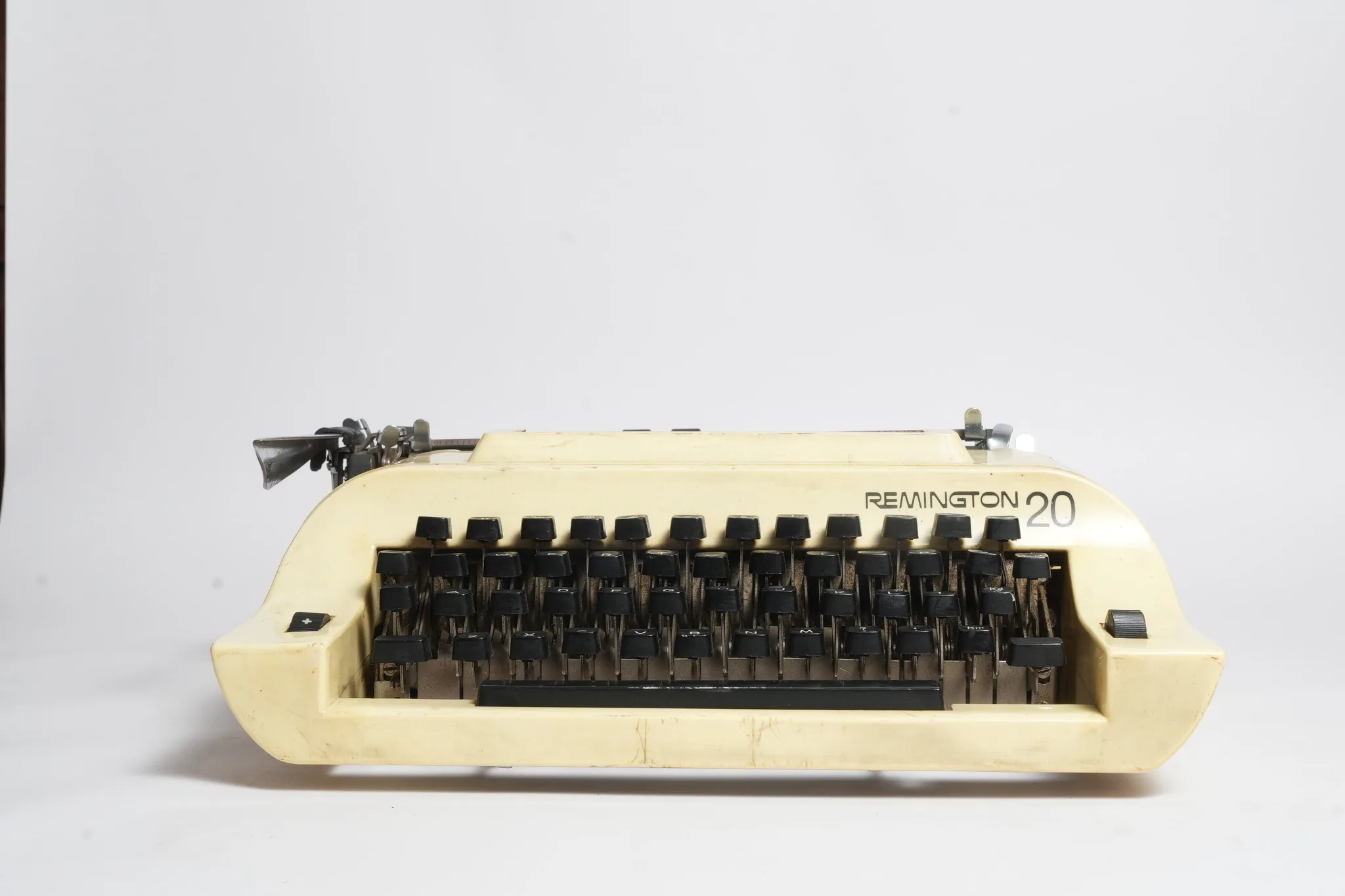 Remington 20 Portable Manual Typewriter — photograph 1