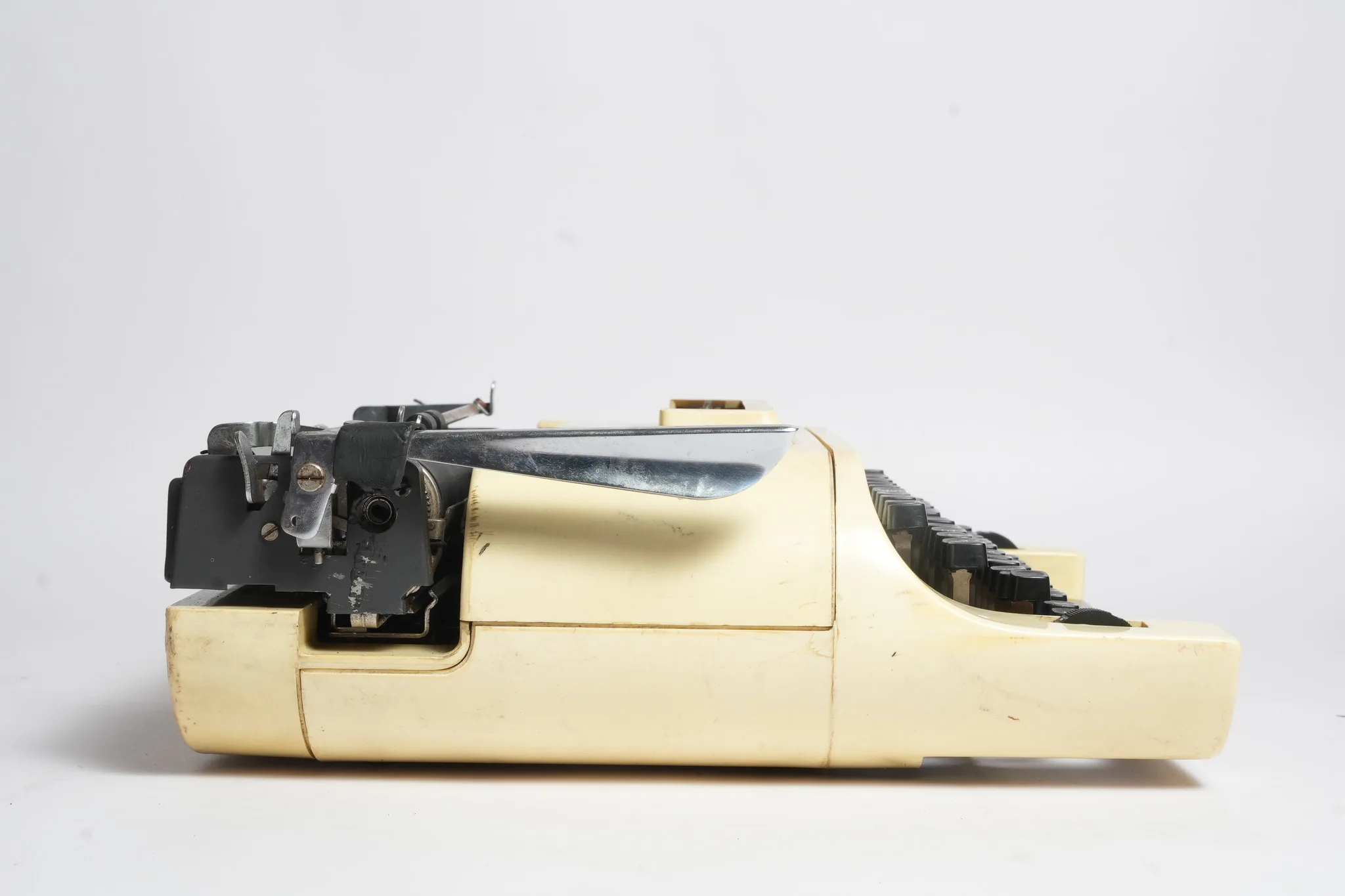 Remington 20 Portable Manual Typewriter — photograph 2