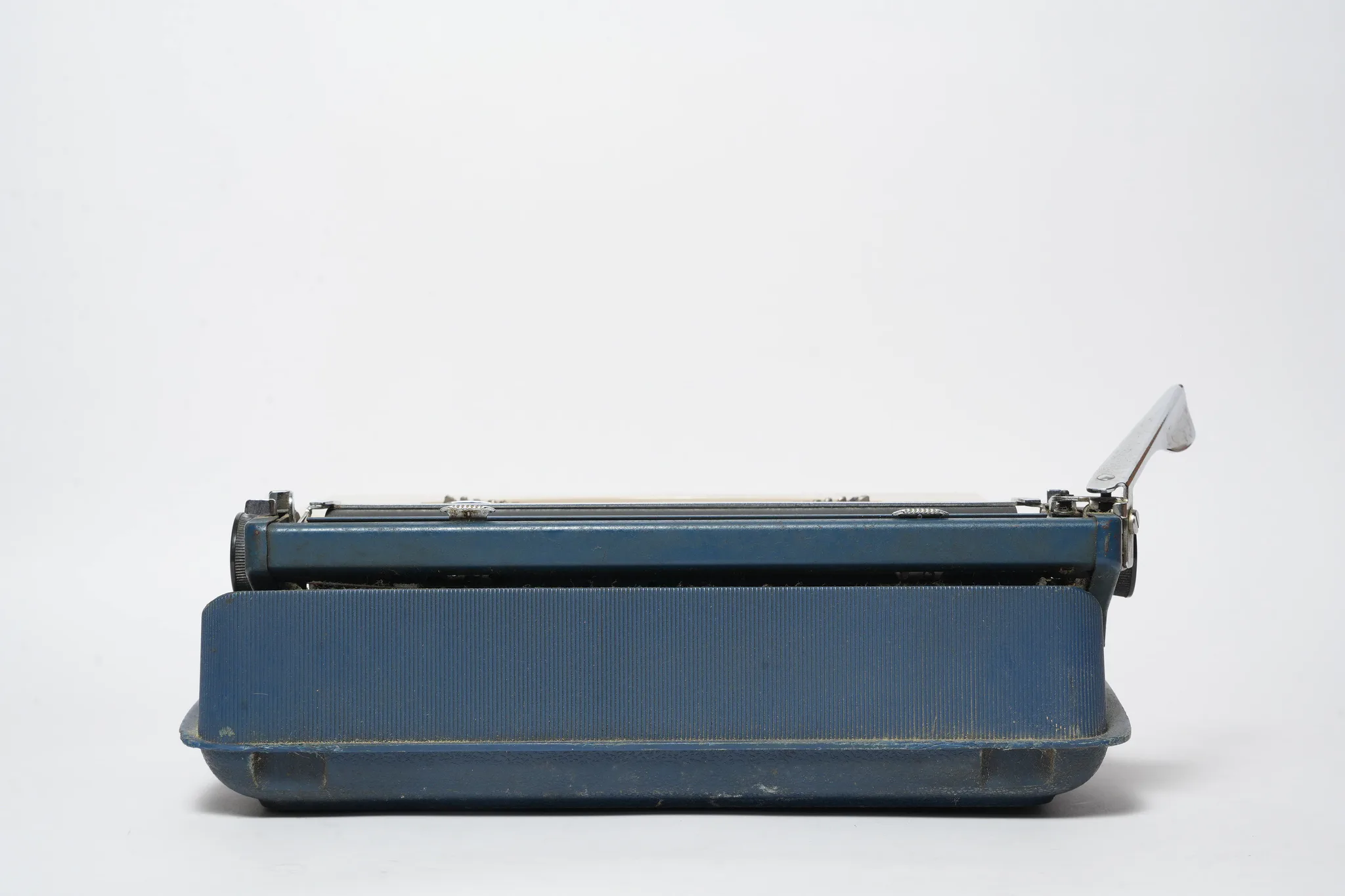 Remington Envoy III Portable Typewriter — photograph 4